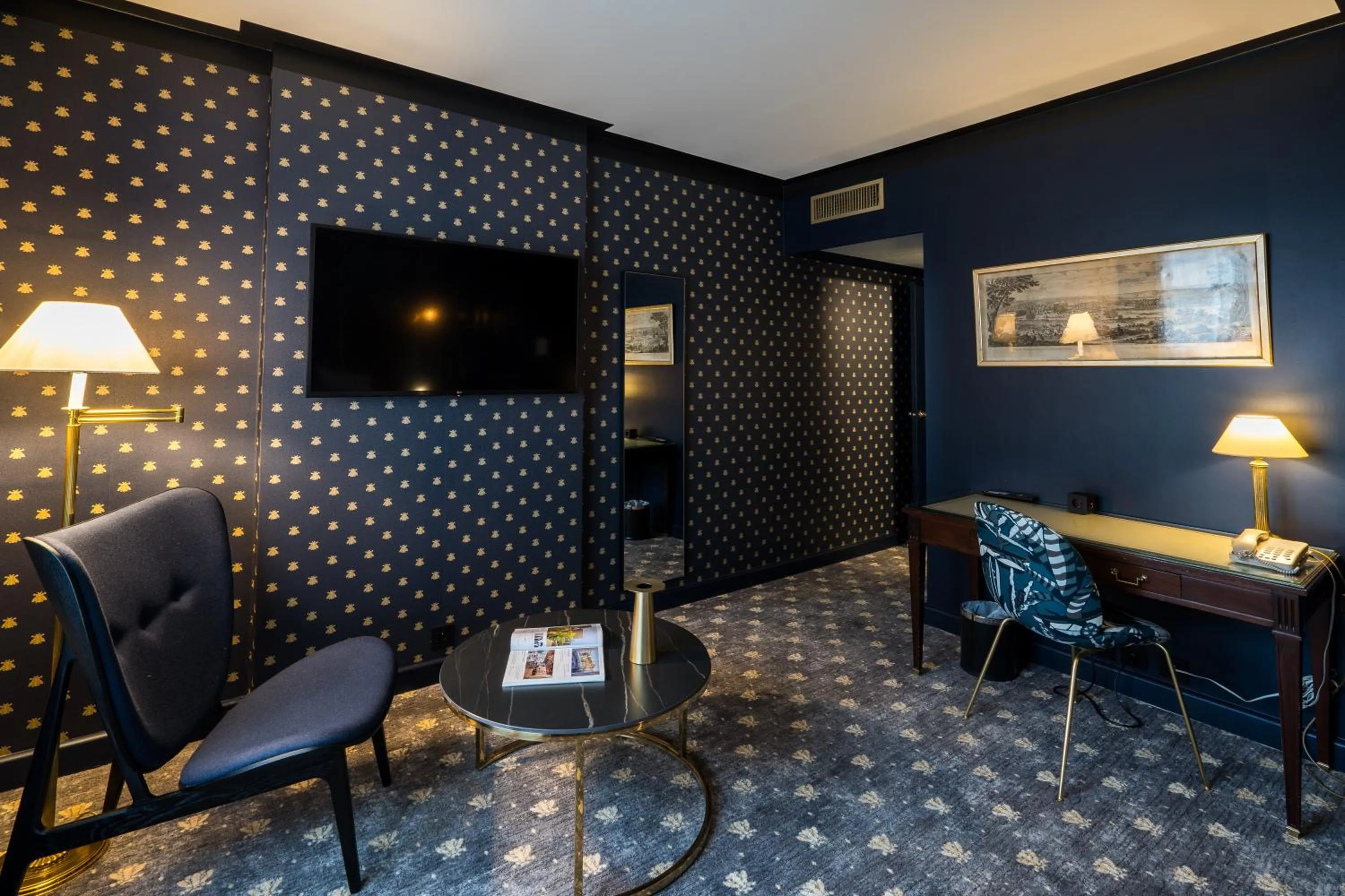 Seating area in Aigle Noir Hotel Fontainebleau - MGallery Collection