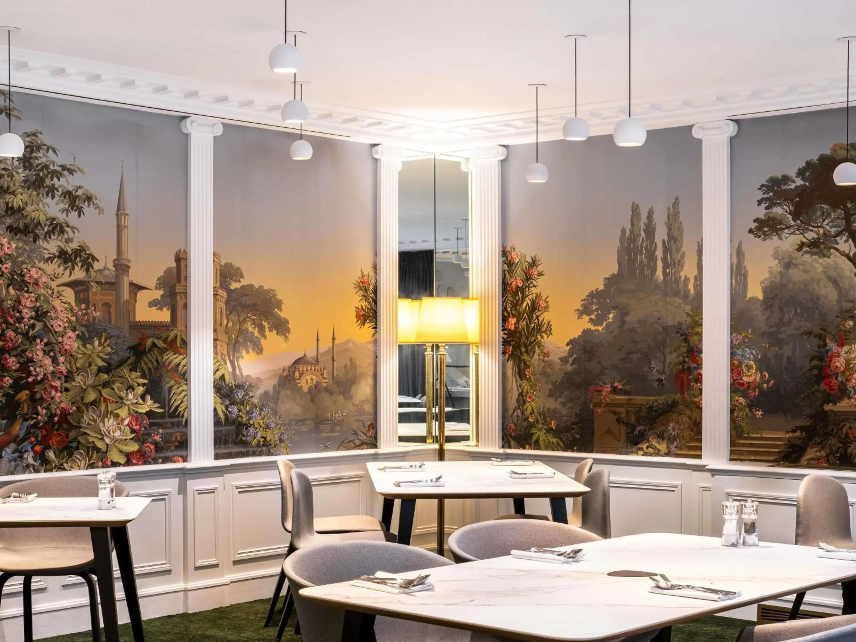 Property building in Aigle Noir Hotel Fontainebleau - MGallery Collection Property building in Aigle Noir Hotel Fontainebleau - MGallery Collection