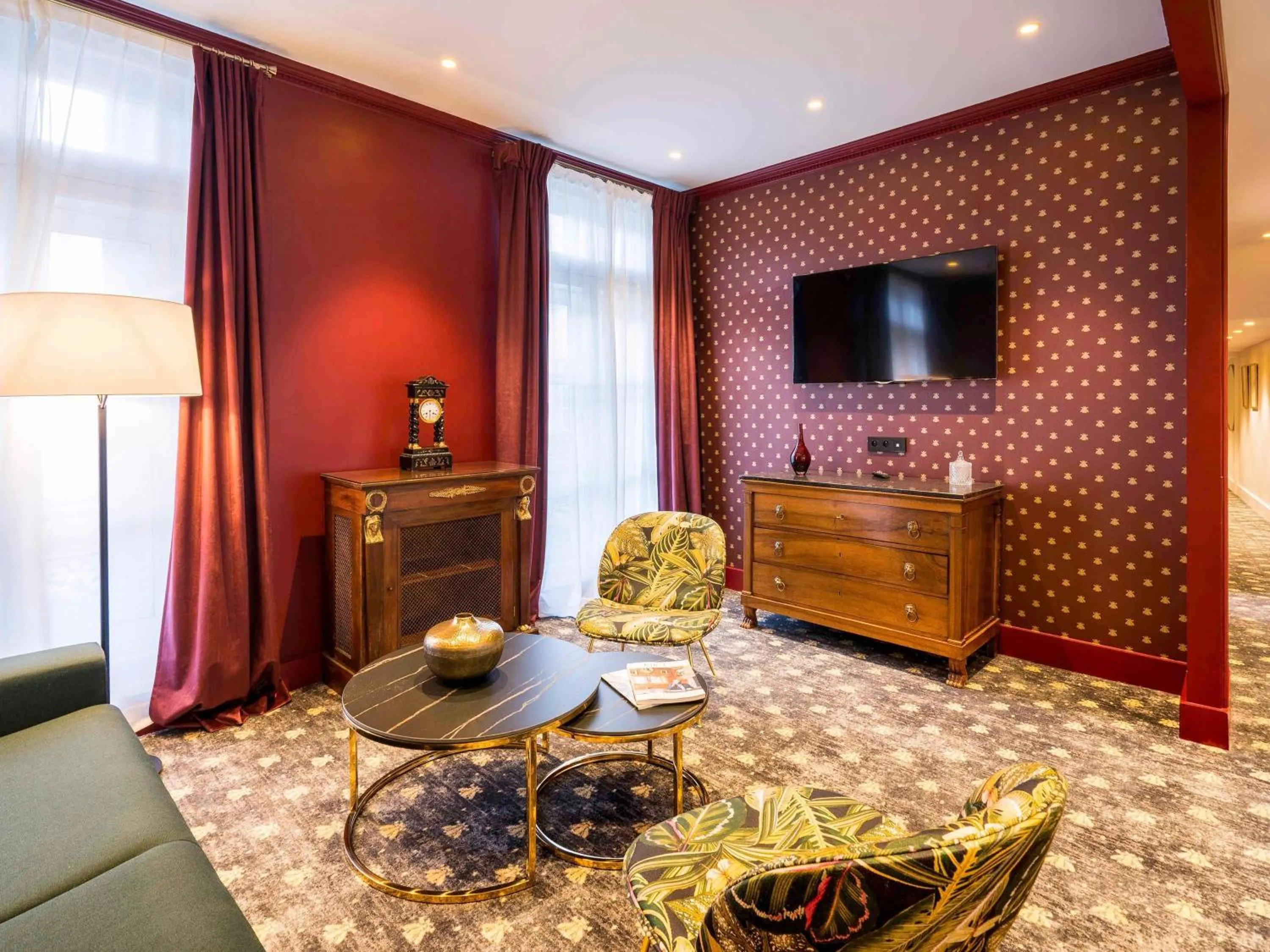 Photo of the whole room in Aigle Noir Hotel Fontainebleau - MGallery Collection