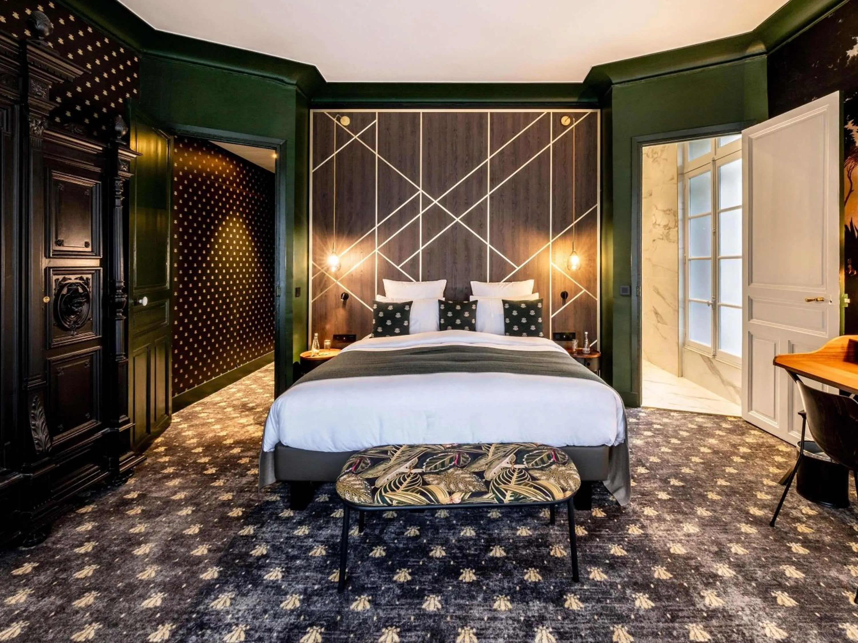 Bedroom, Bed in Aigle Noir Hotel Fontainebleau - MGallery Collection