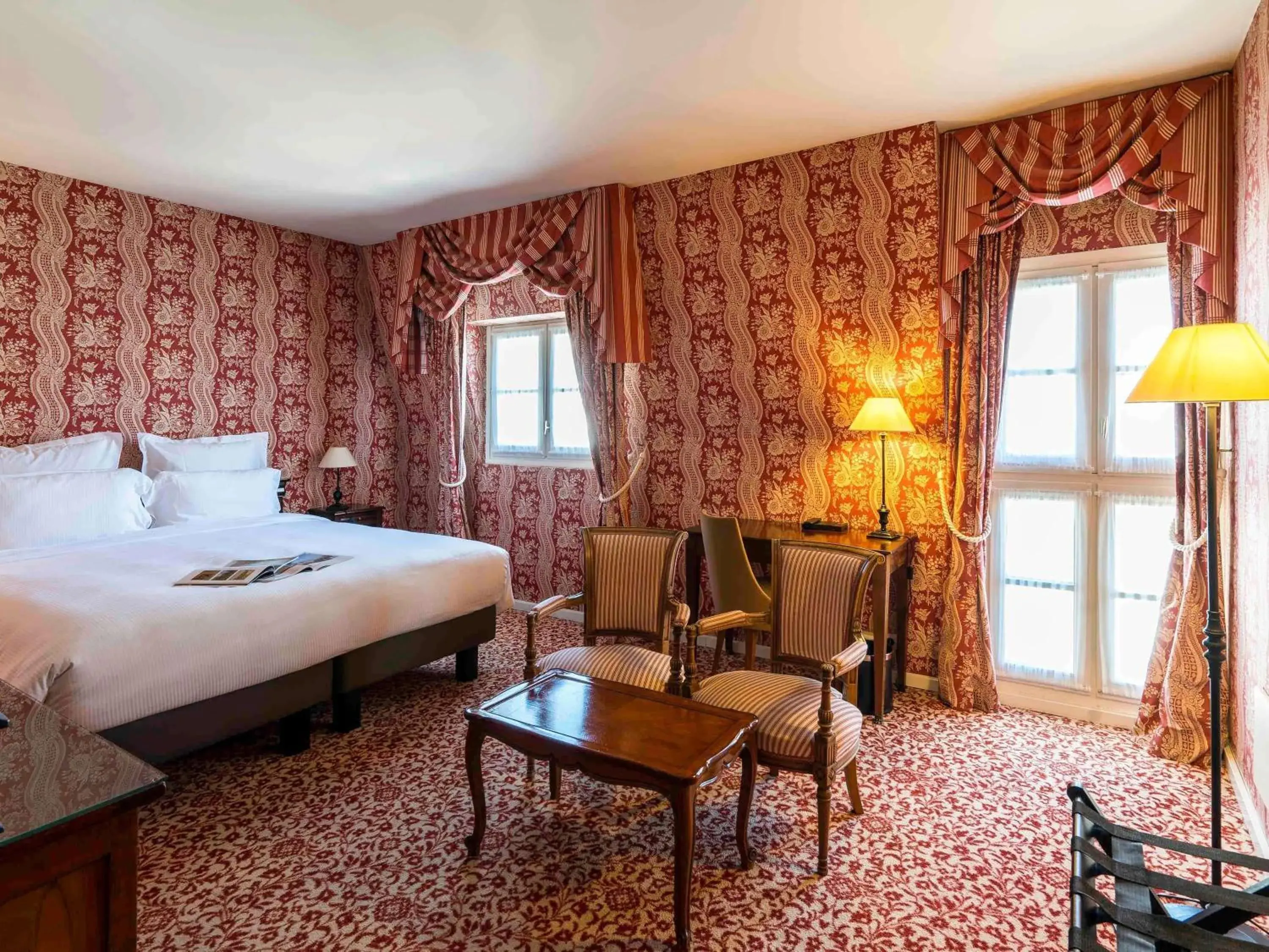 Bedroom, Bed in Aigle Noir Hotel Fontainebleau - MGallery Collection Bedroom, Bed in Aigle Noir Hotel Fontainebleau - MGallery Collection