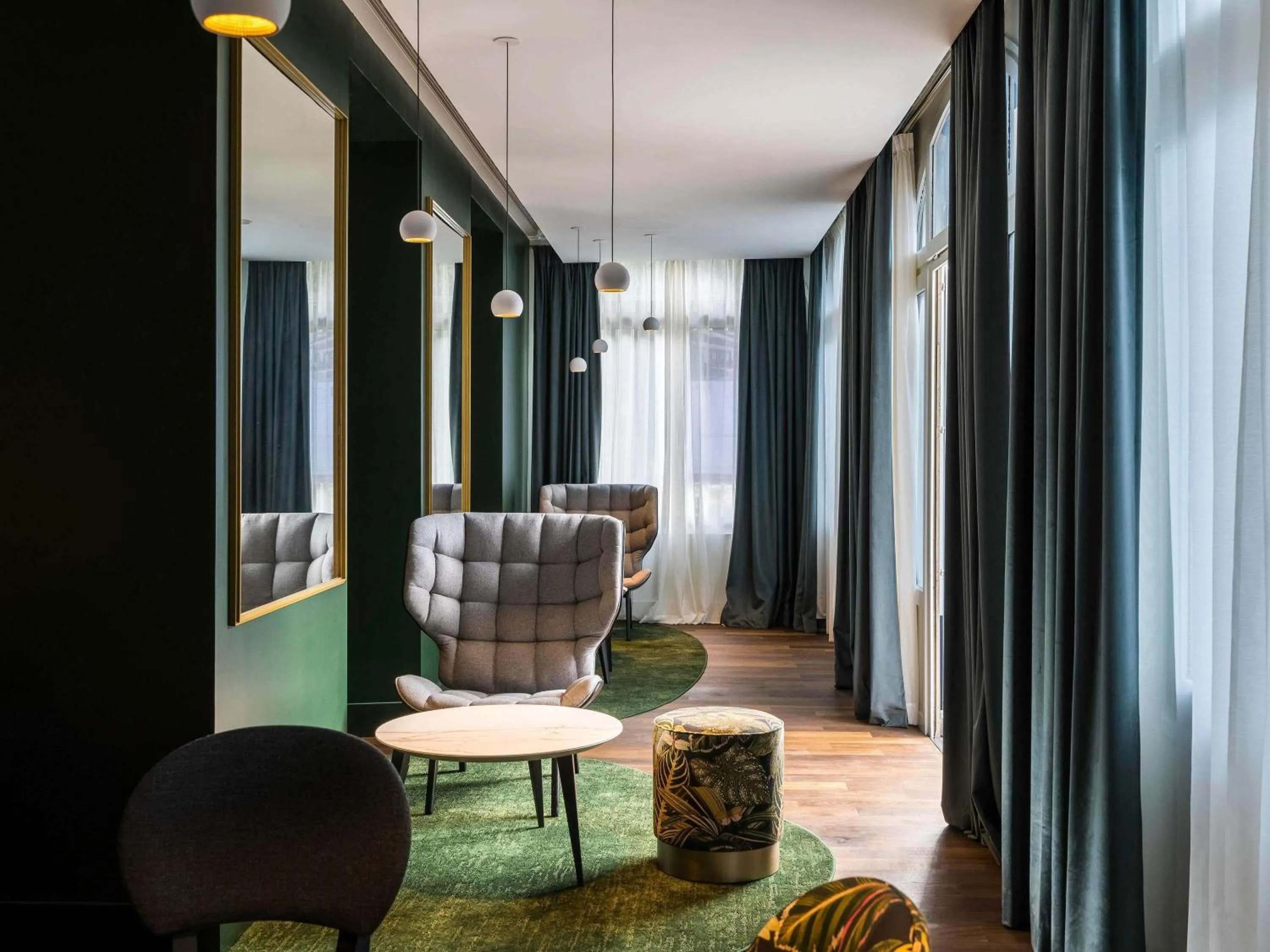 Lounge or bar in Aigle Noir Hotel Fontainebleau - MGallery Collection