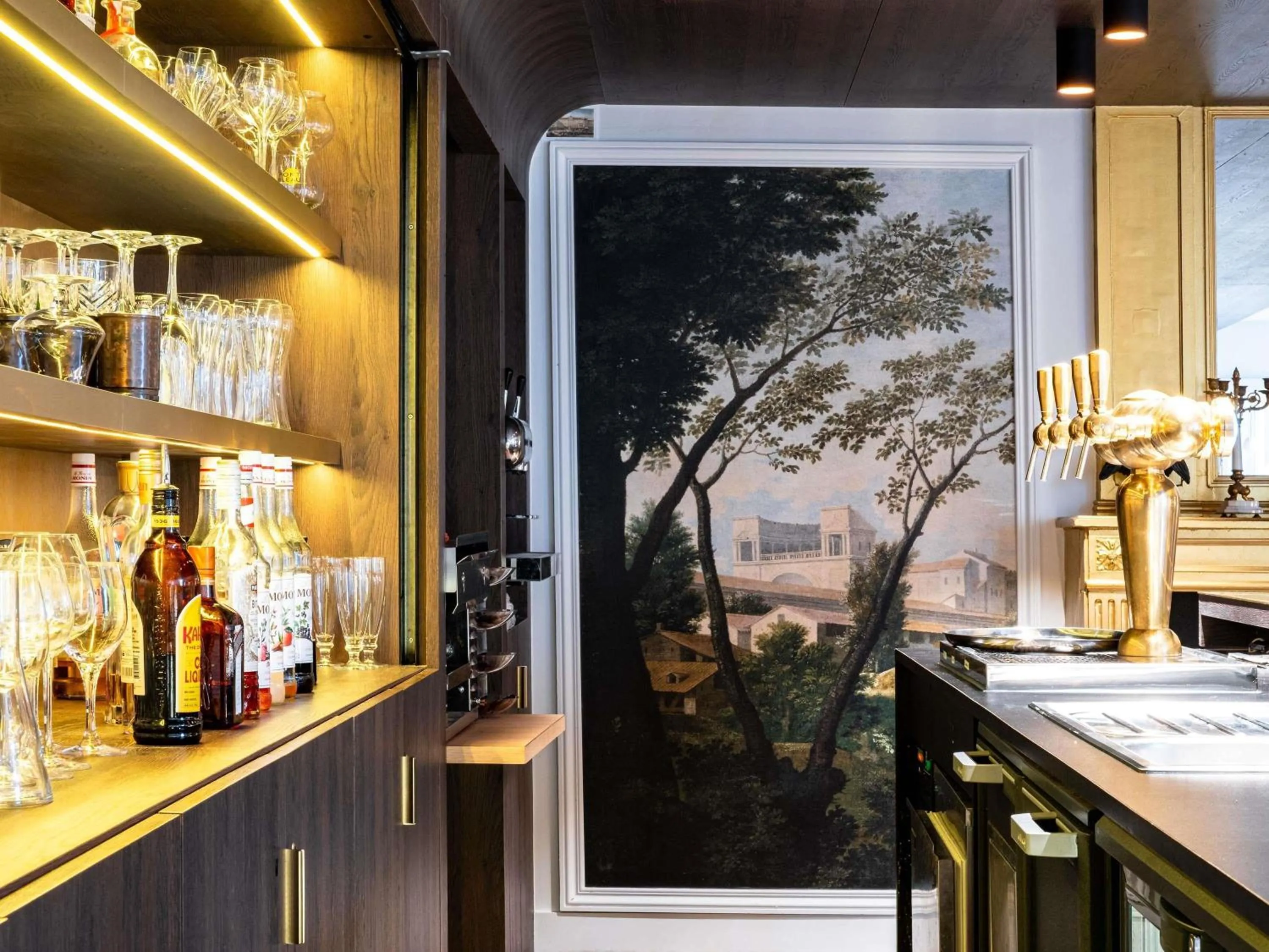 Property building in Aigle Noir Hotel Fontainebleau - MGallery Collection