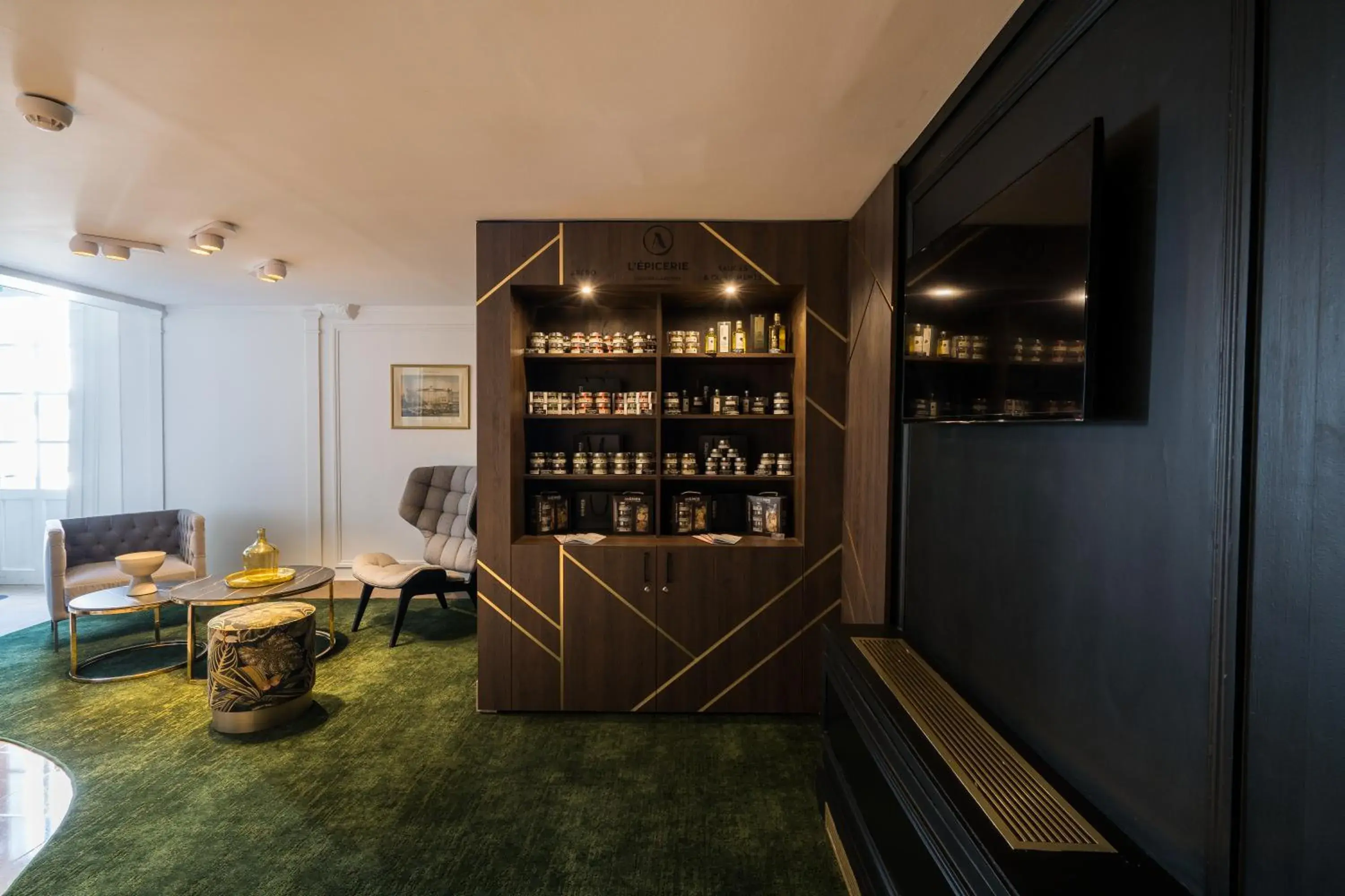 Property building in Aigle Noir Hotel Fontainebleau - MGallery Collection Property building in Aigle Noir Hotel Fontainebleau - MGallery Collection