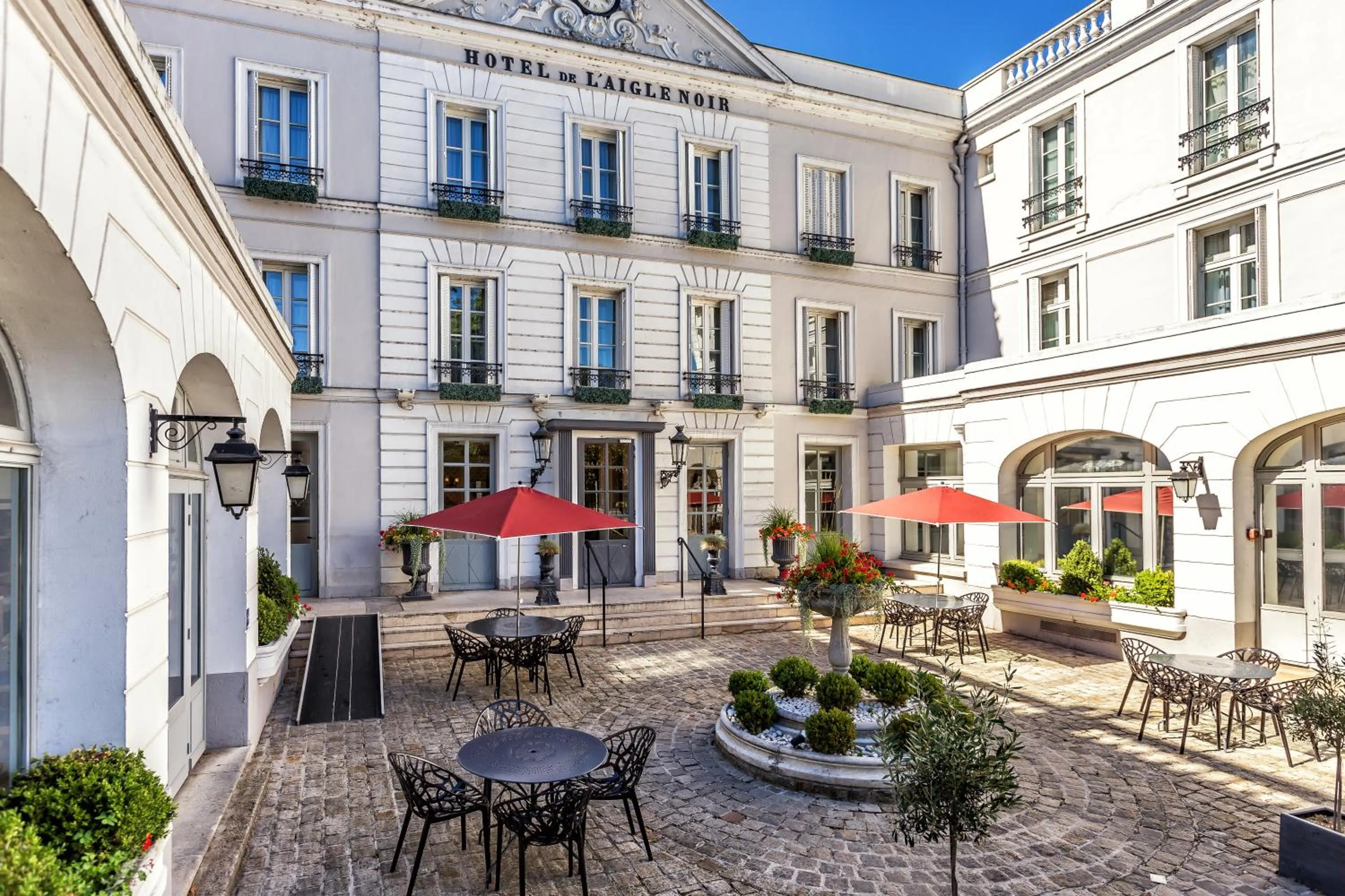 Property building in Aigle Noir Hotel Fontainebleau - MGallery Collection