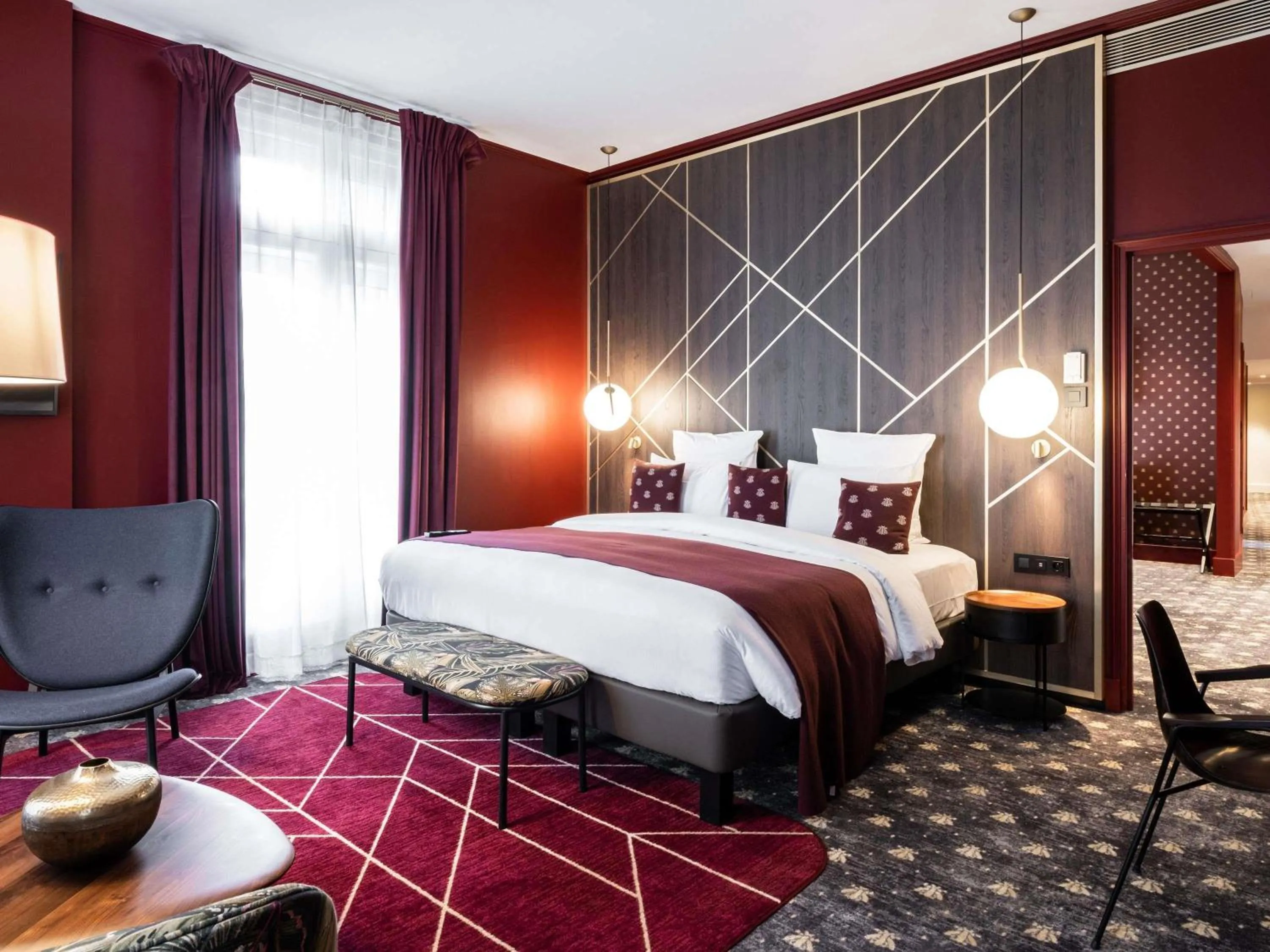 Bedroom, Bed in Aigle Noir Hotel Fontainebleau - MGallery Collection