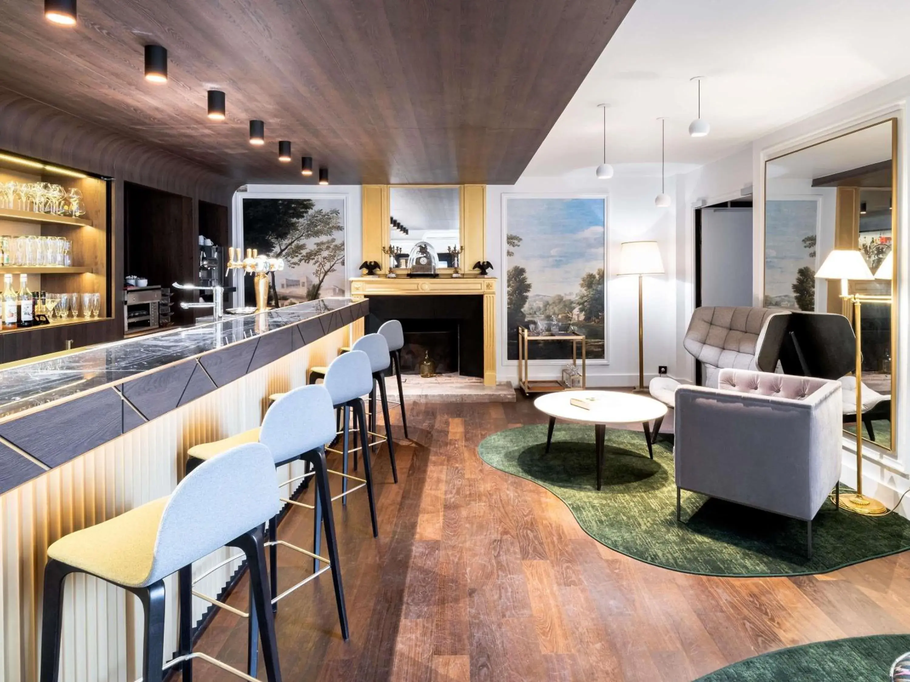 Lounge or bar in Aigle Noir Hotel Fontainebleau - MGallery Collection Lounge or bar in Aigle Noir Hotel Fontainebleau - MGallery Collection