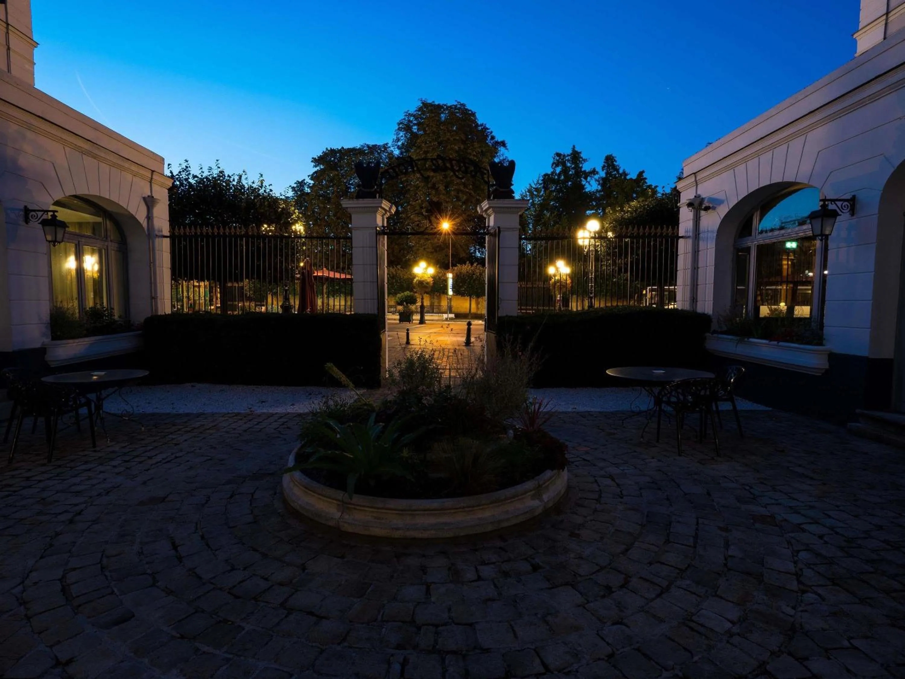 Property building in Aigle Noir Hotel Fontainebleau - MGallery Collection