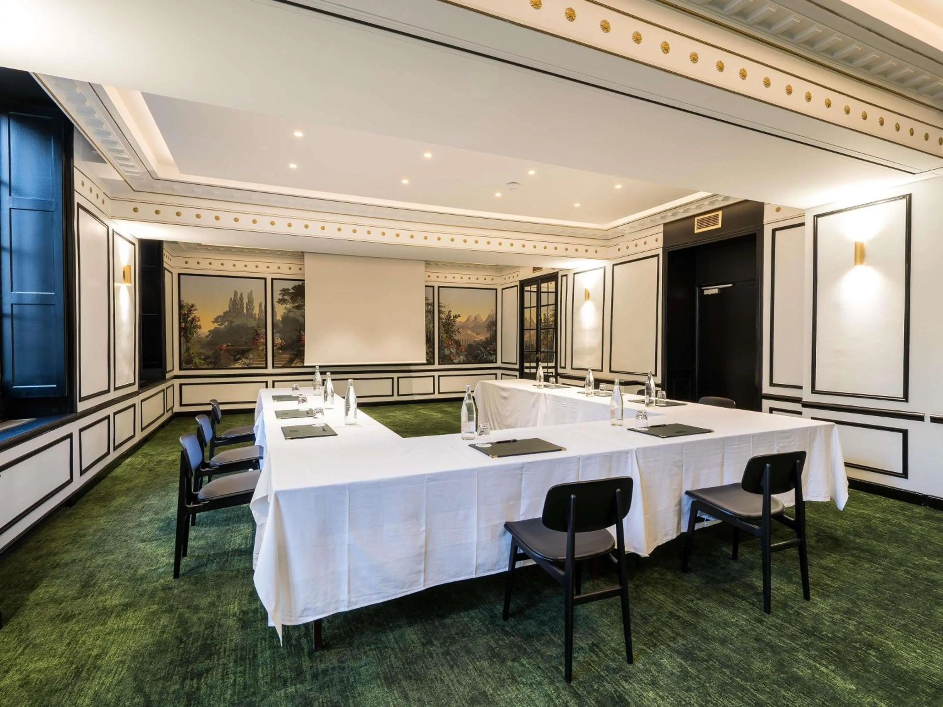 Meeting/conference room in Aigle Noir Hotel Fontainebleau - MGallery Collection