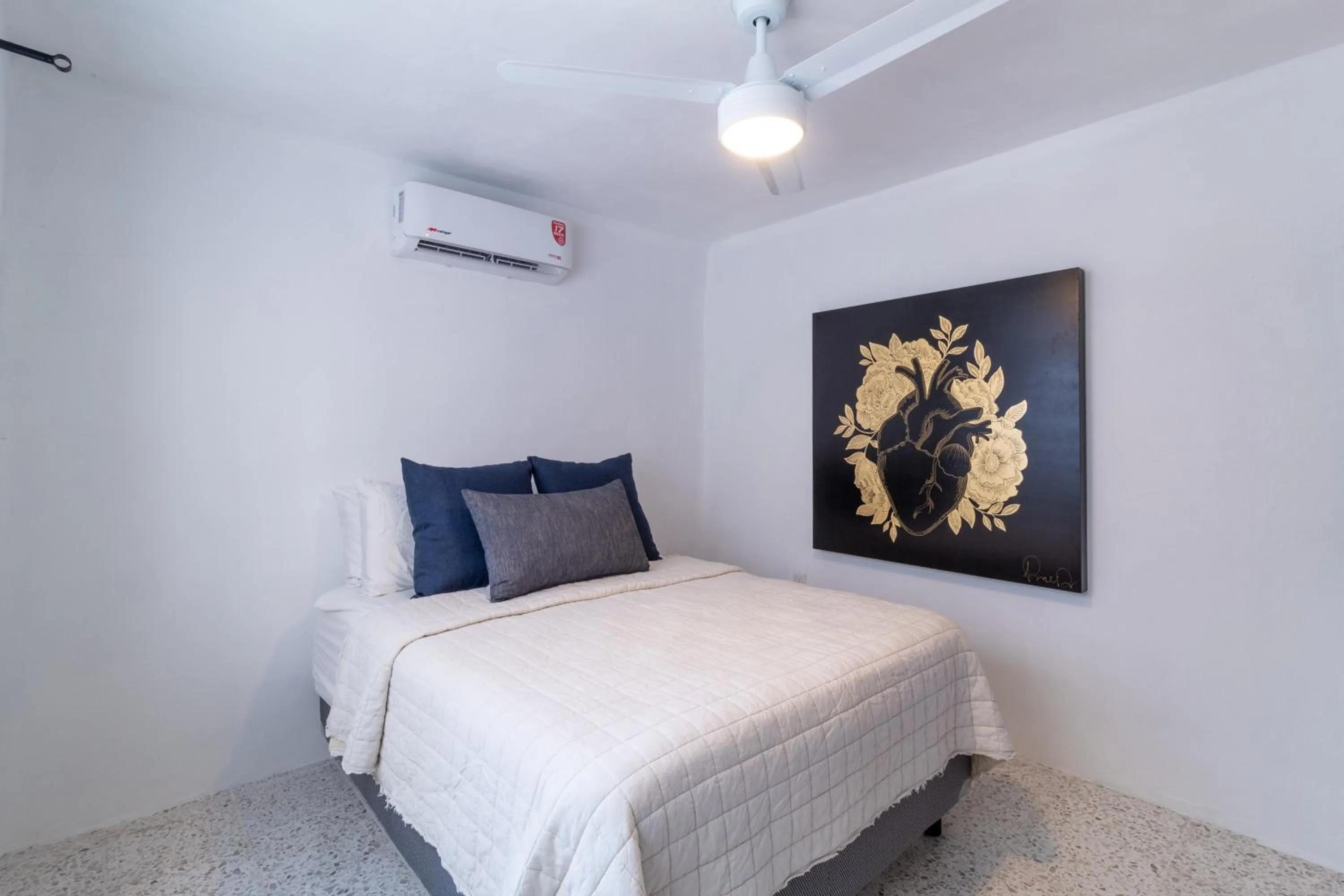 Bedroom, Bed in Cuale