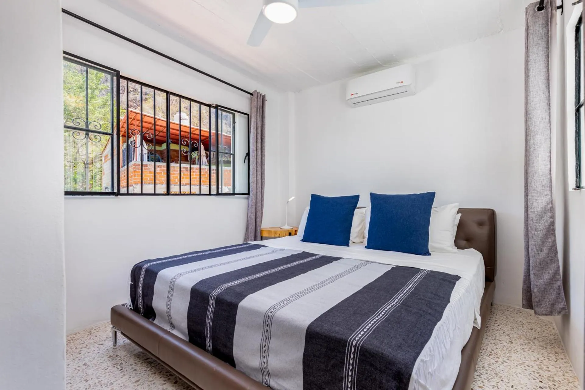 Bedroom, Bed in Cuale