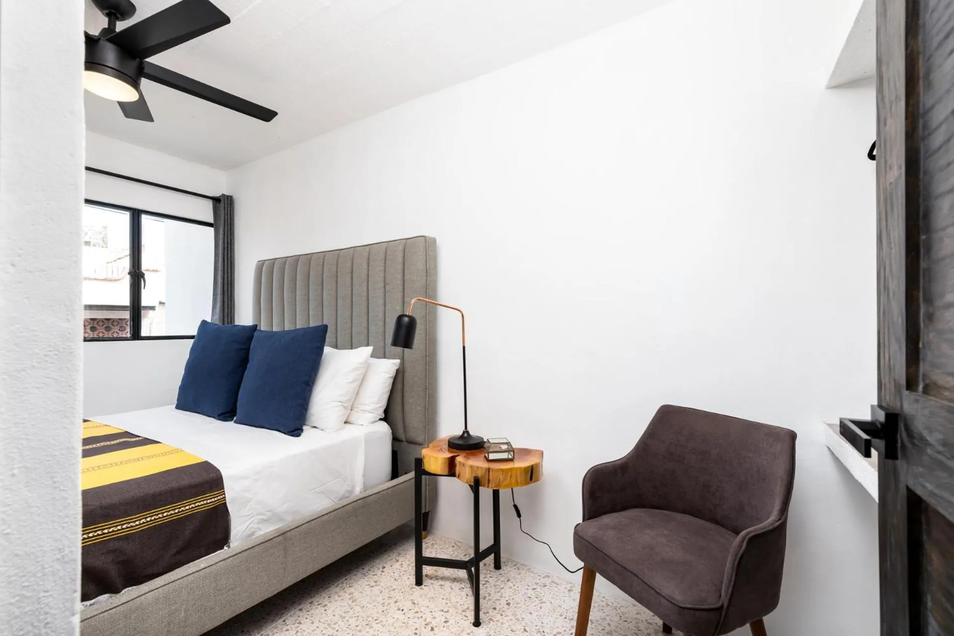 Bedroom, Bed in Cuale