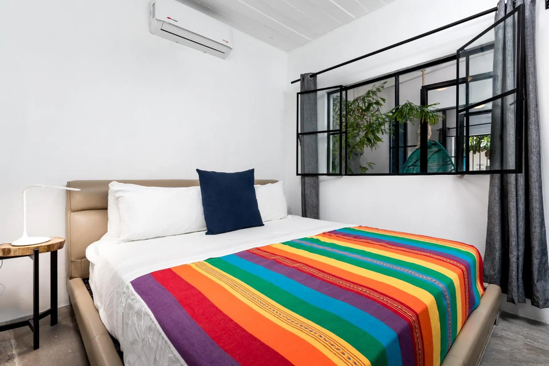 Bedroom, Bed in Cuale