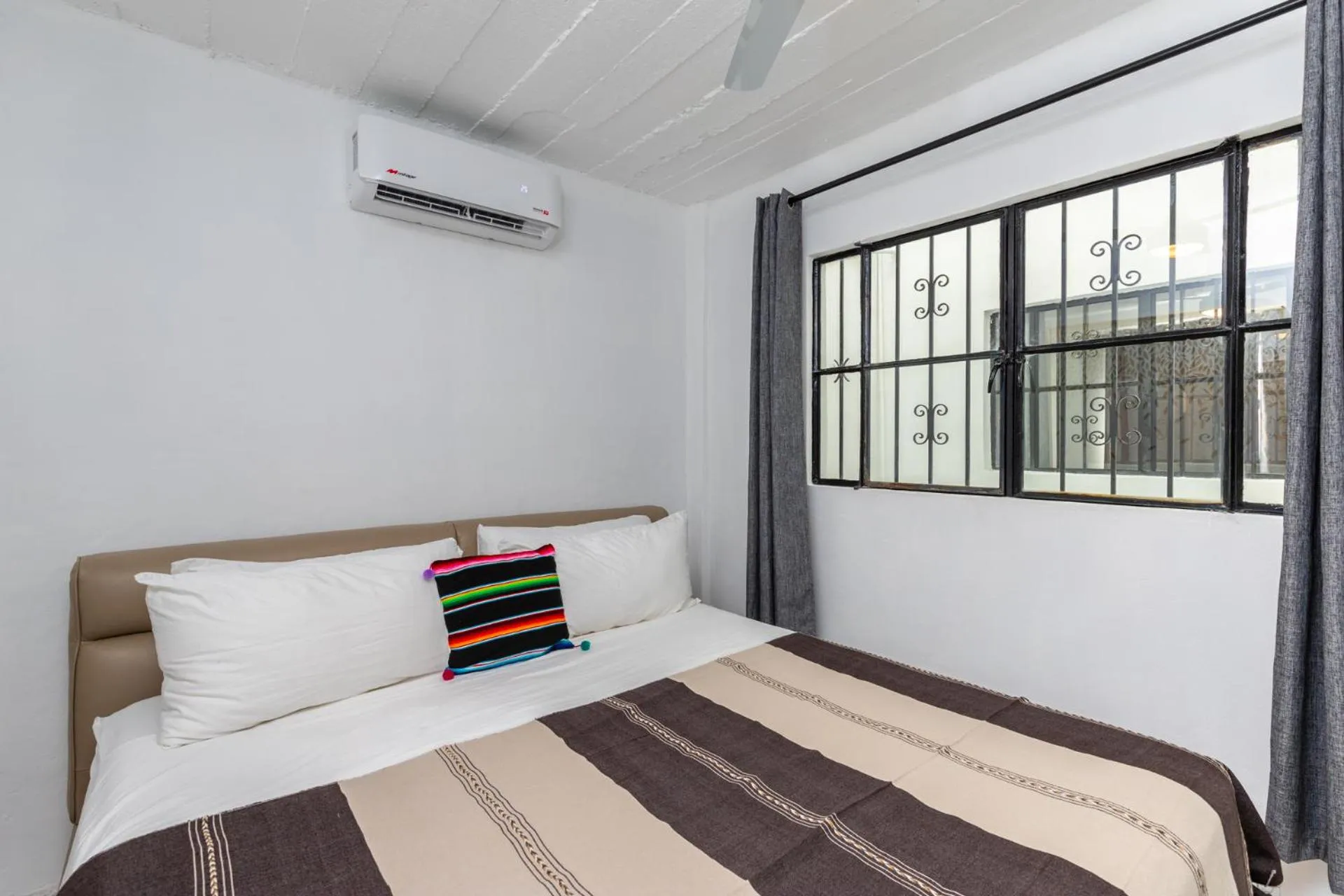 Bedroom, Bed in Cuale