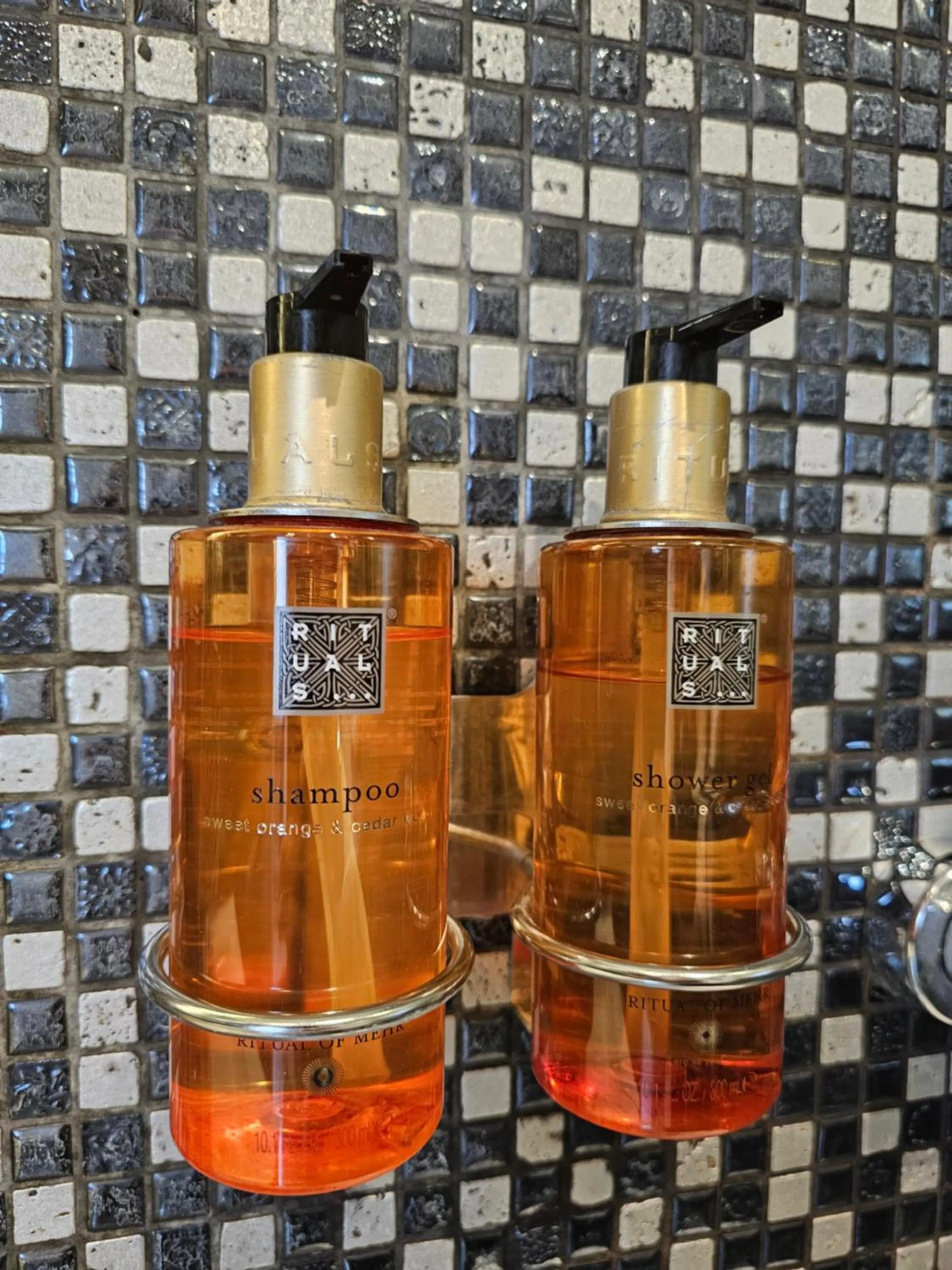 Bathroom in Hôtel Le Rohan, centre Cathédrale