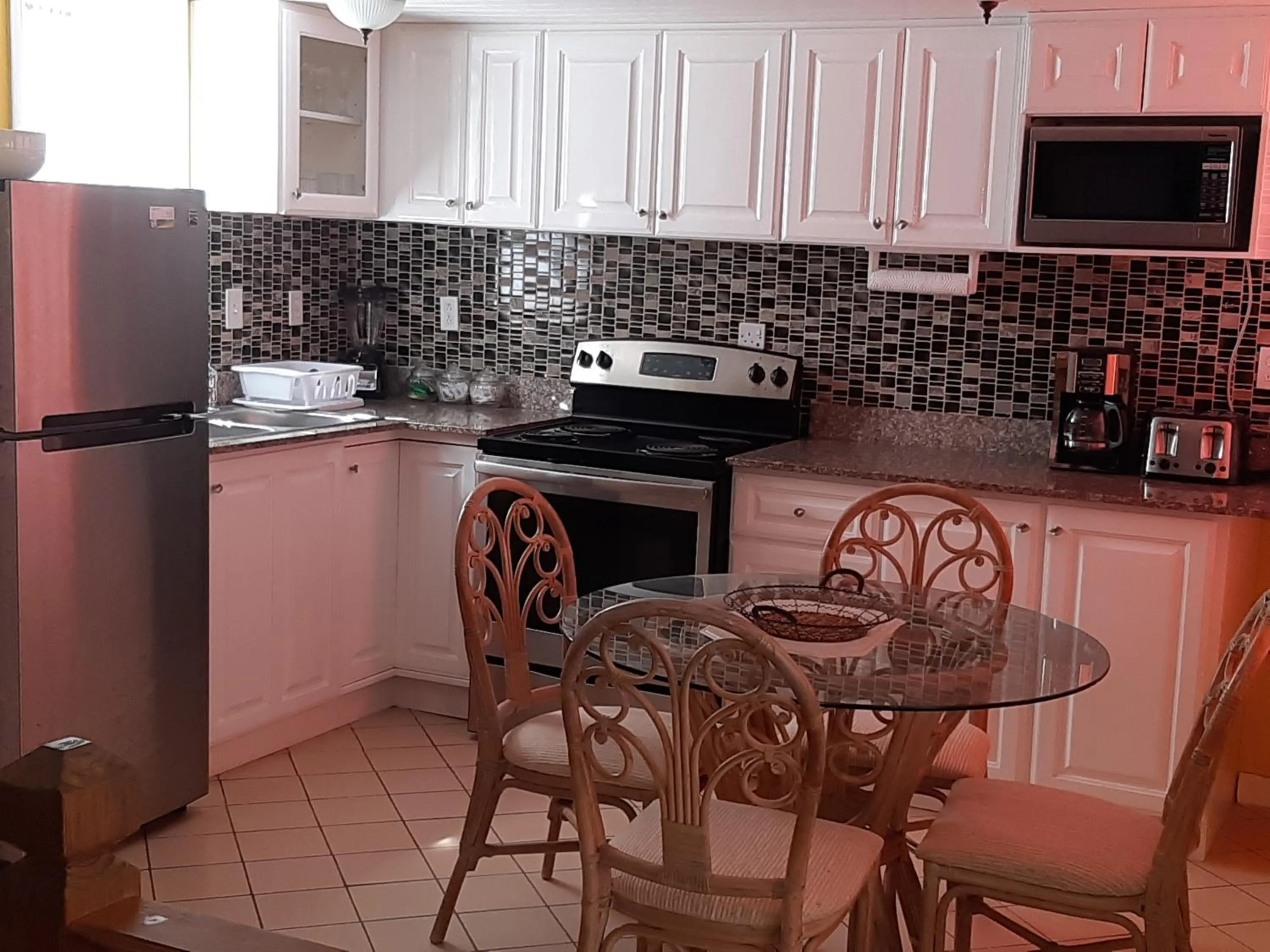 Kitchen or kitchenette in Sealofts On The Beach