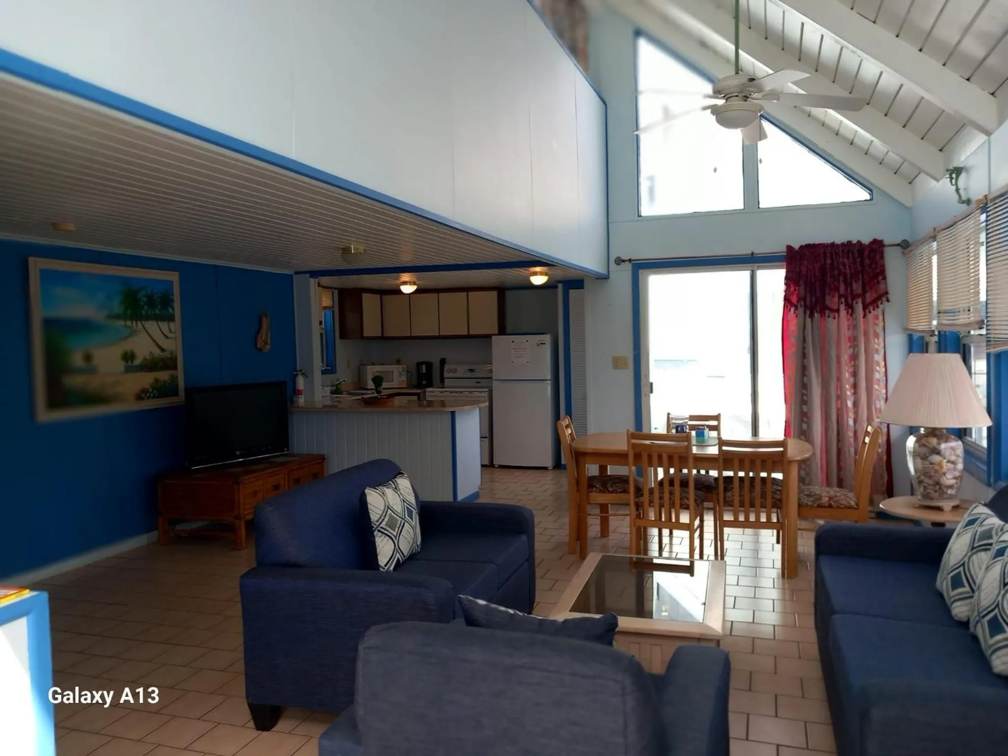 Kitchen or kitchenette in Sealofts On The Beach