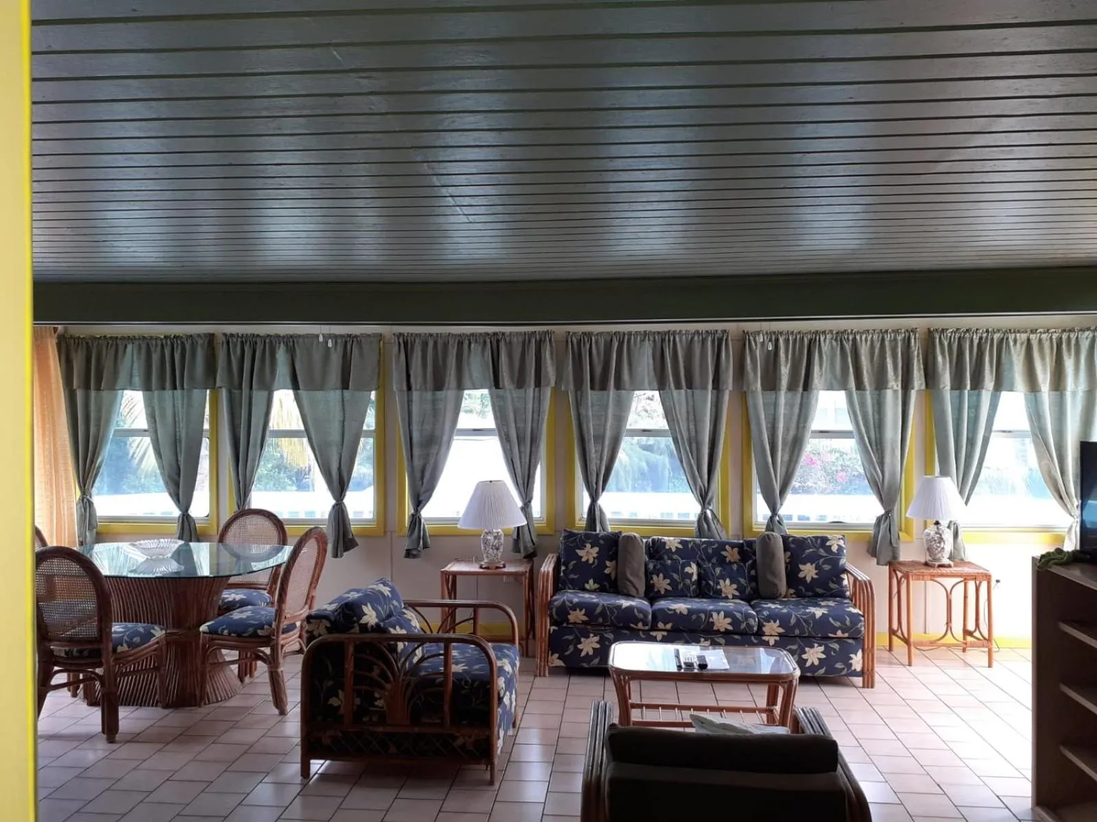 Living room in Sealofts On The Beach