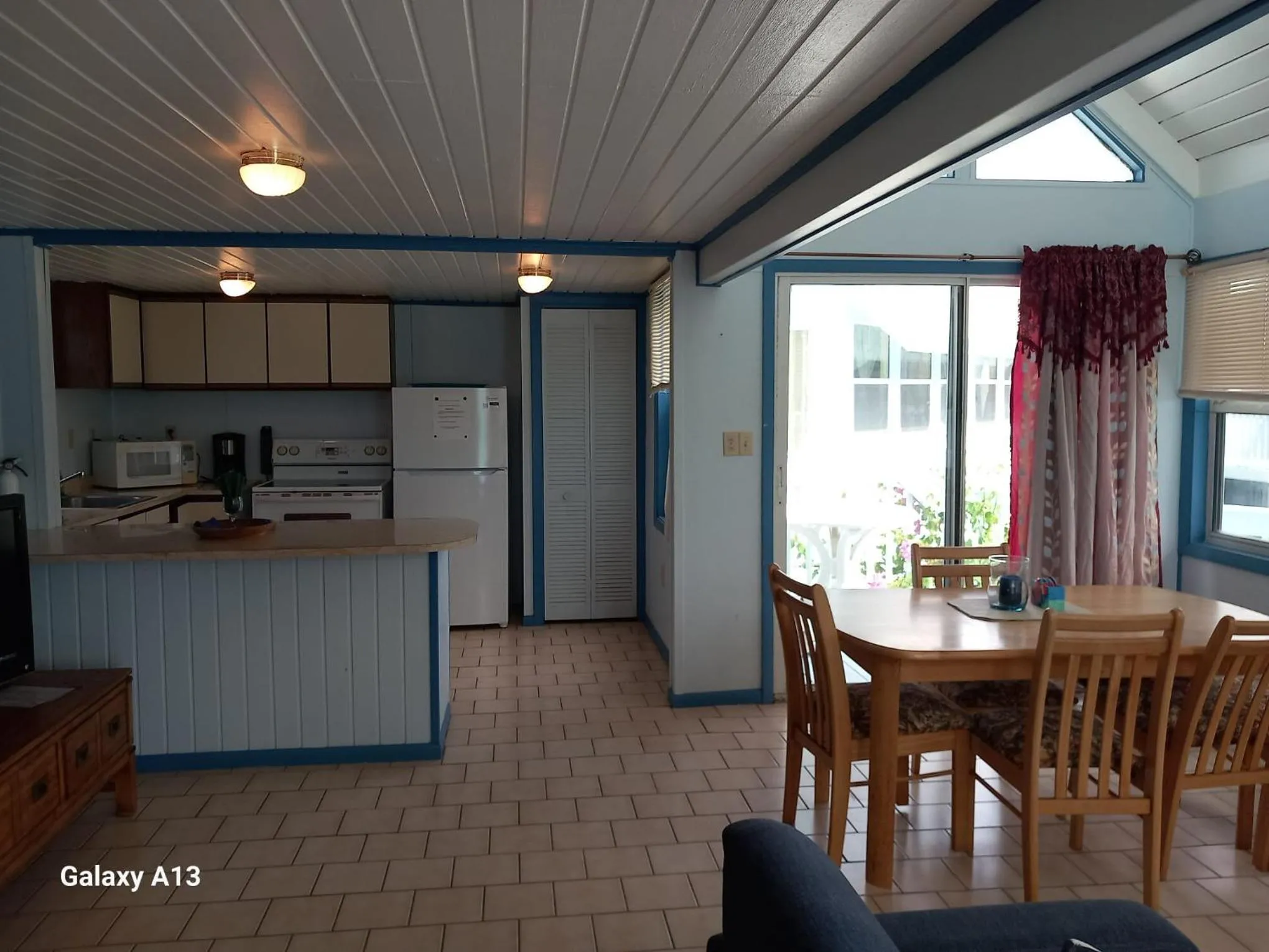 Kitchen or kitchenette in Sealofts On The Beach
