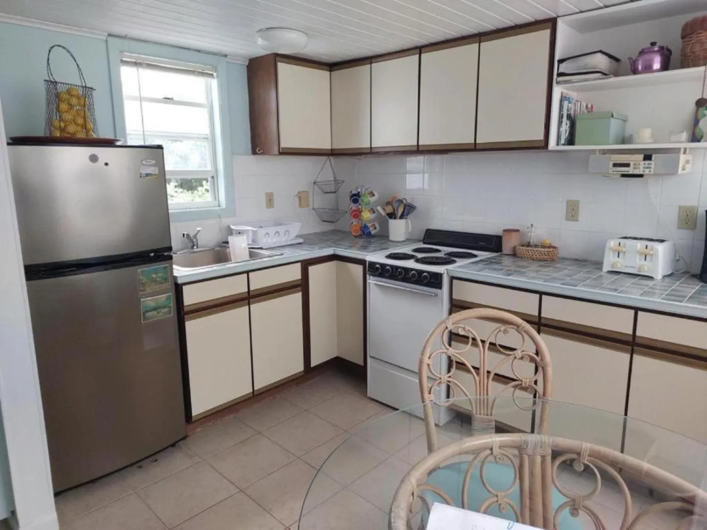 kitchen in Sealofts On The Beach