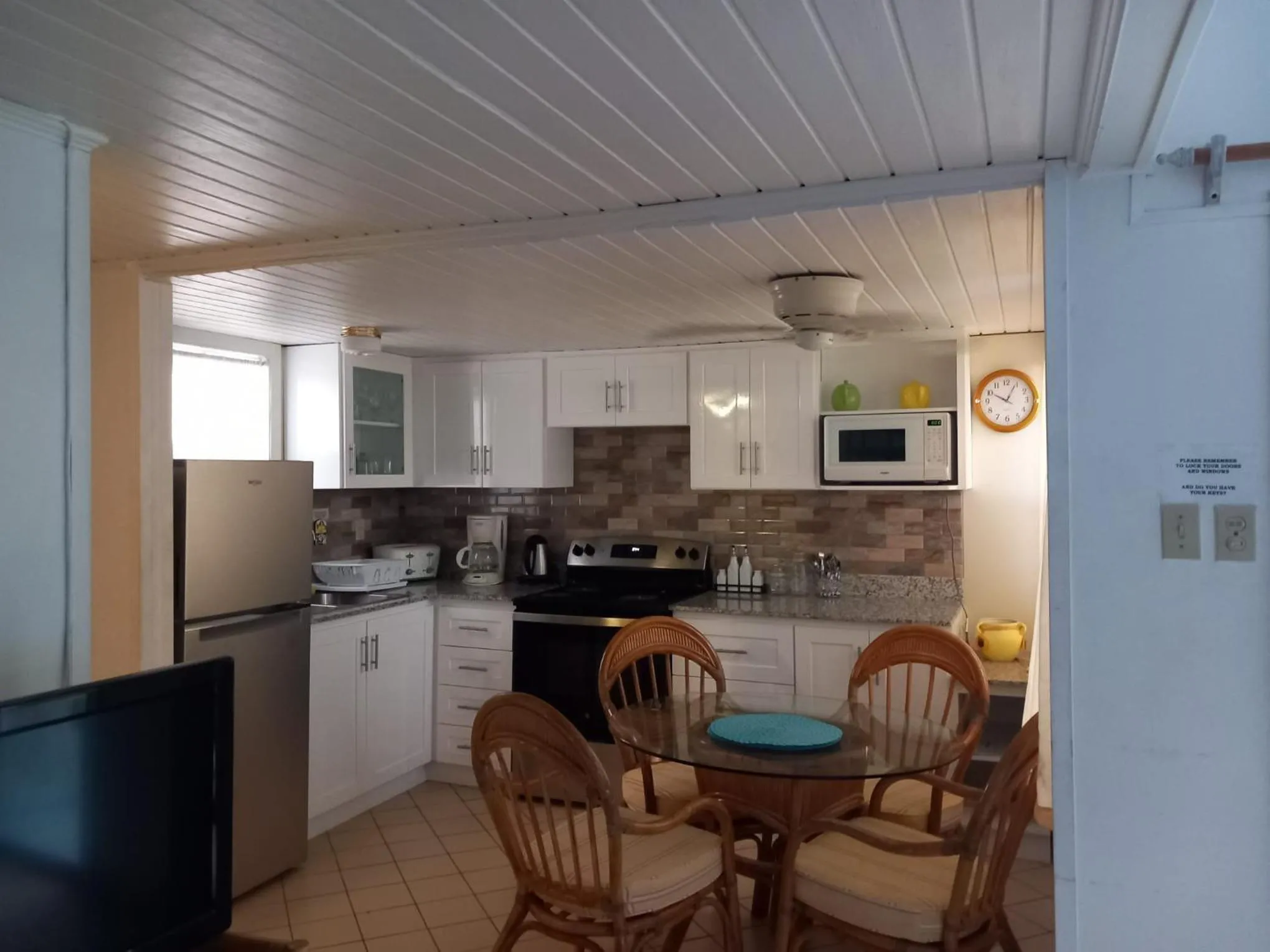 Kitchen or kitchenette in Sealofts On The Beach