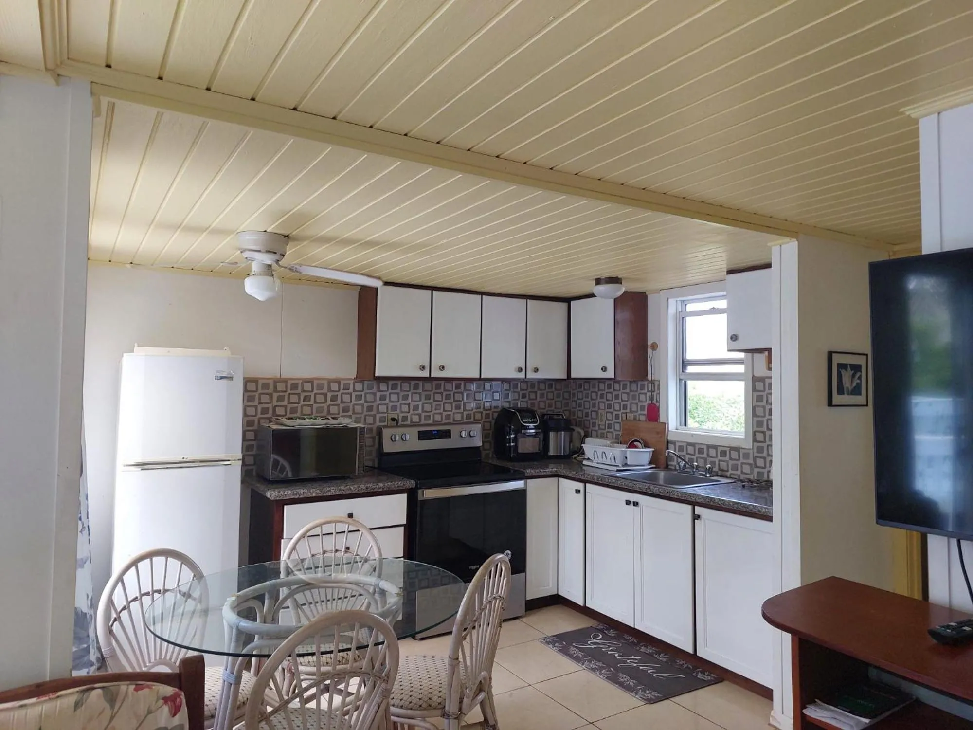 Kitchen or kitchenette in Sealofts On The Beach