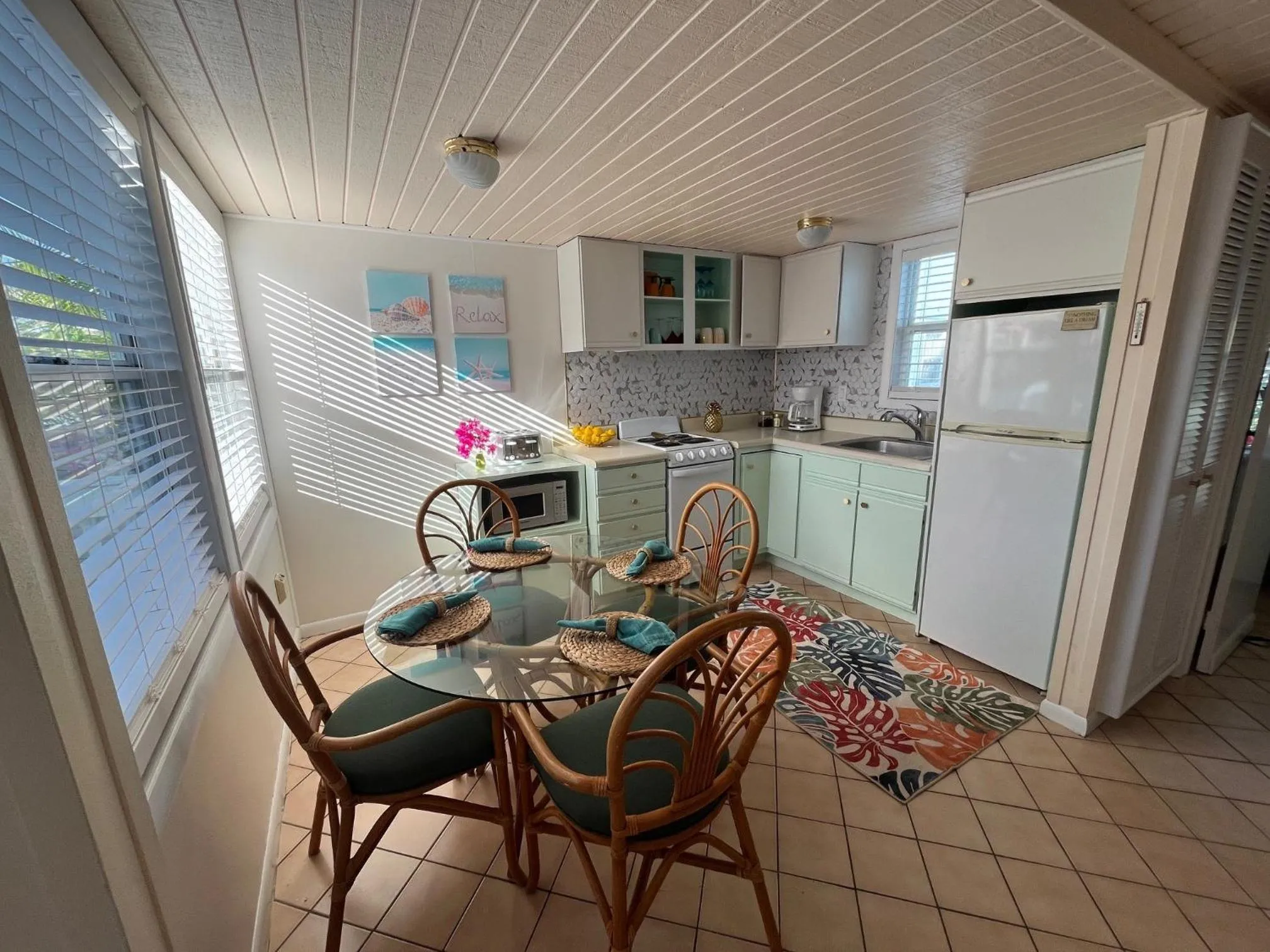 Kitchen or kitchenette in Sealofts On The Beach
