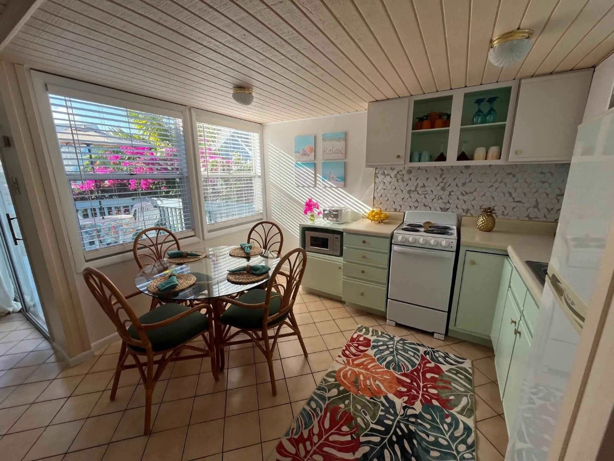 Kitchen or kitchenette in Sealofts On The Beach