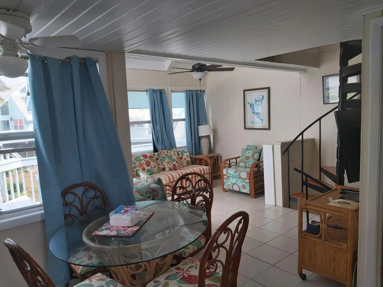 Living room in Sealofts On The Beach