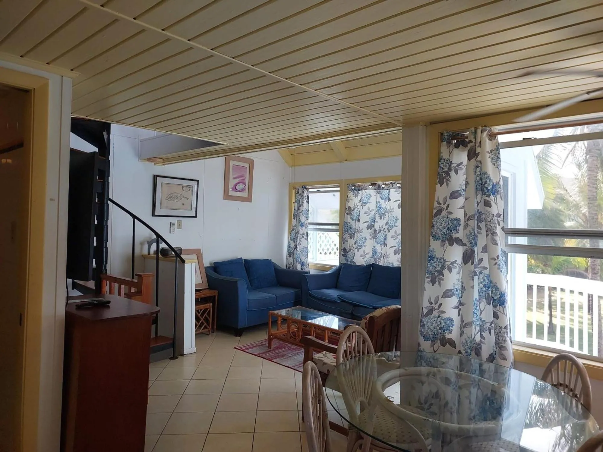 Living room in Sealofts On The Beach