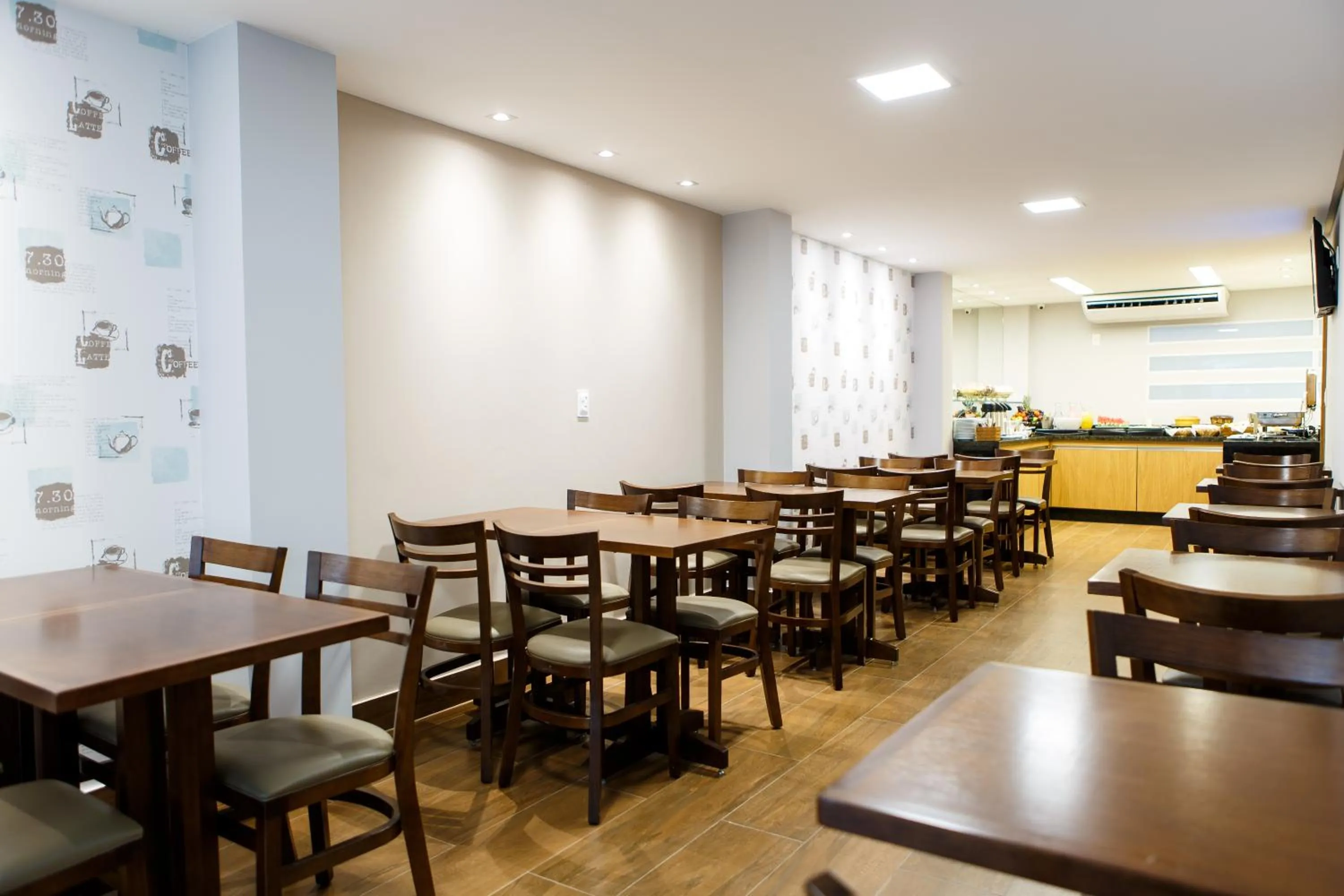 Restaurant/places to eat in Dr. Marinho Apart Hotel