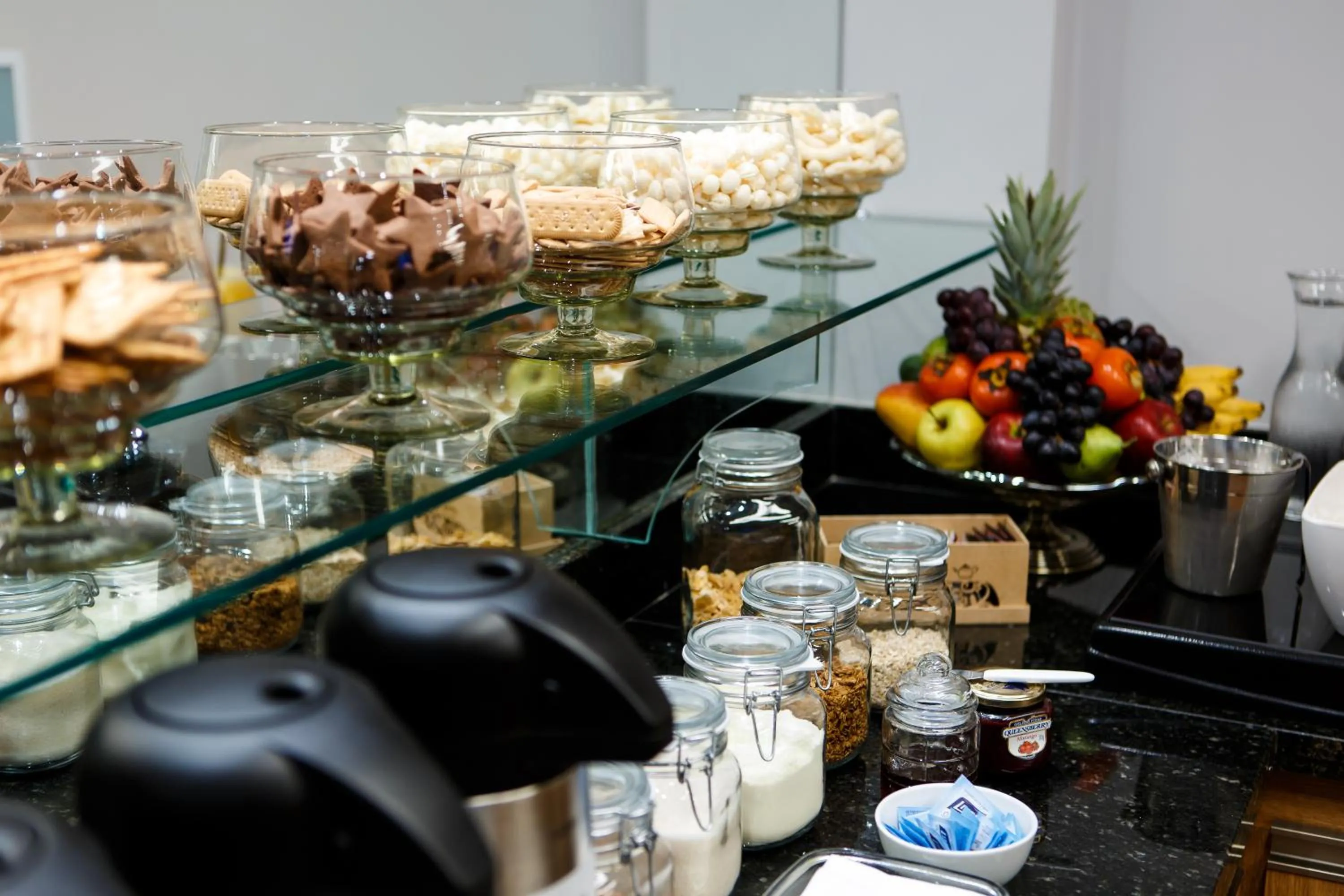 Buffet breakfast in Dr. Marinho Apart Hotel