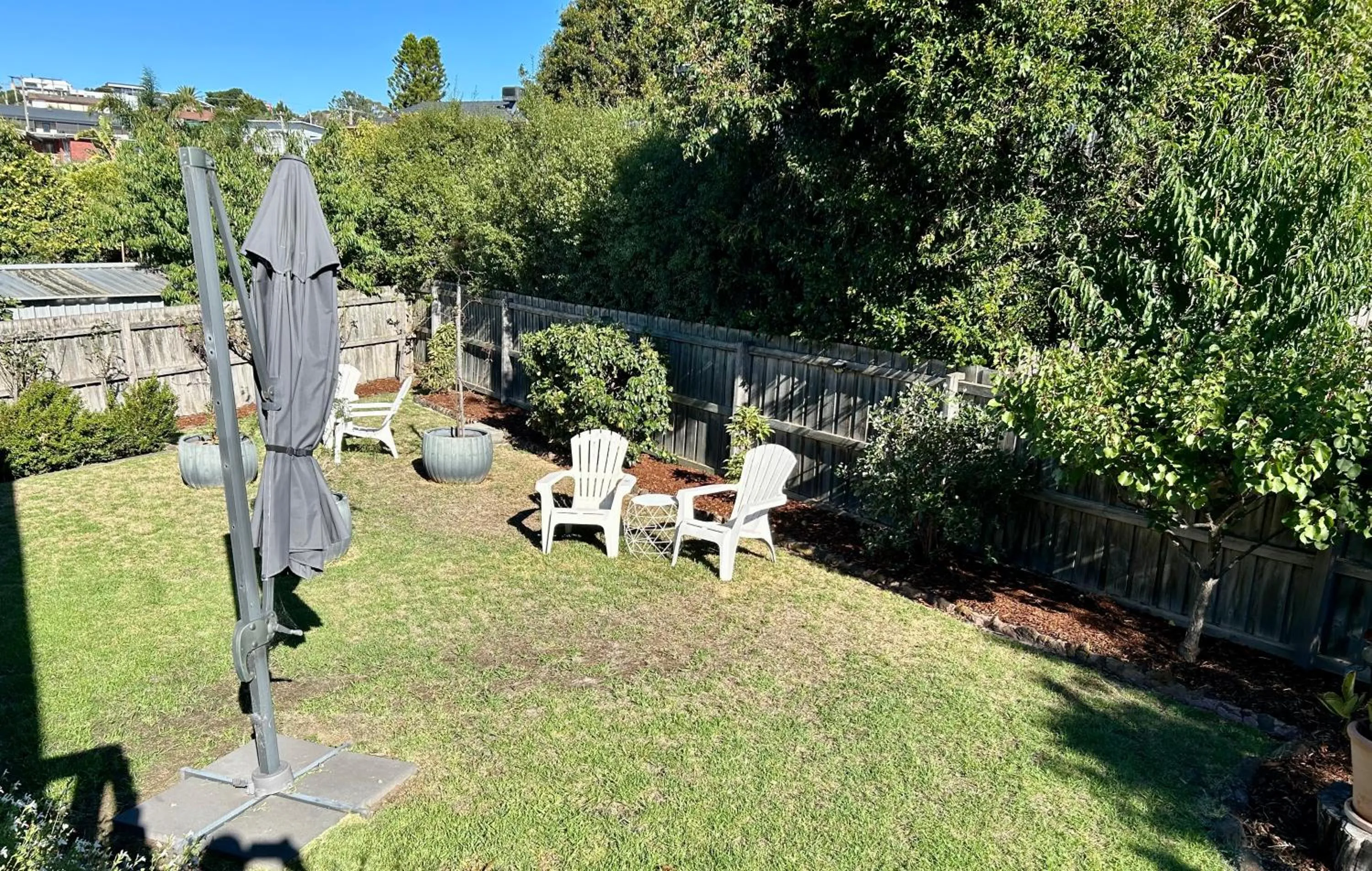 Garden view in The Cosy Bungalow