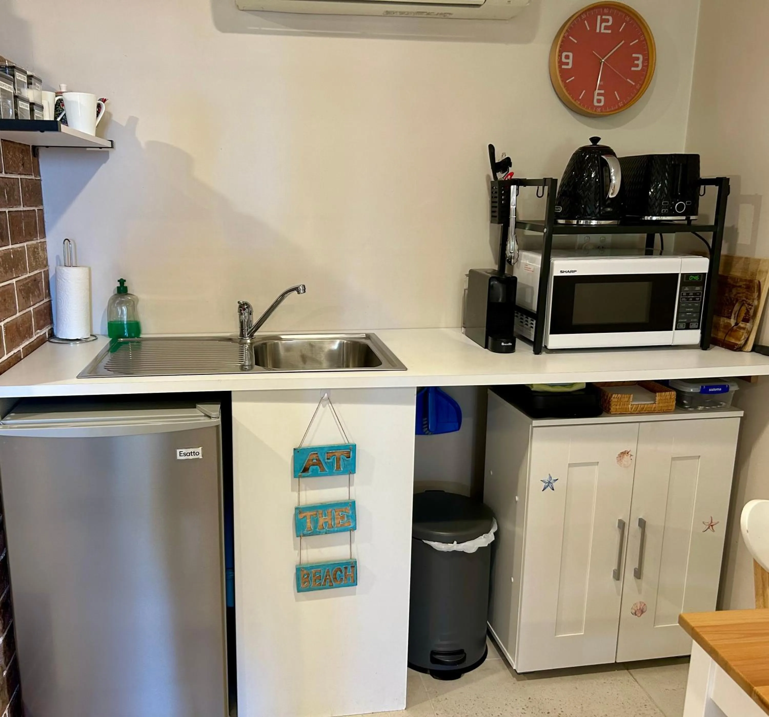 Coffee/tea facilities in The Cosy Bungalow