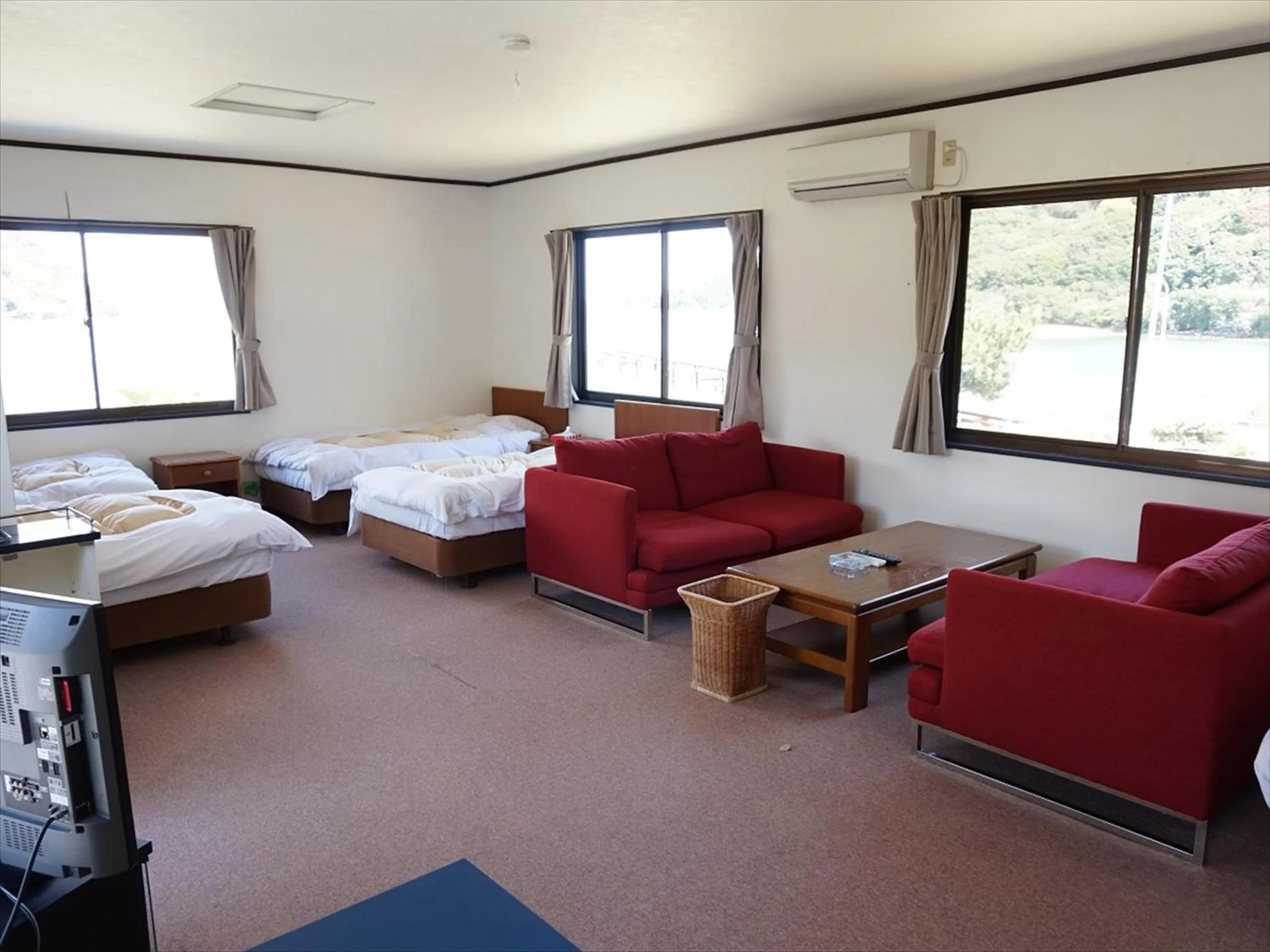 Photo of the whole room, Bed in Sea Tiger Island Inn Shodoshima