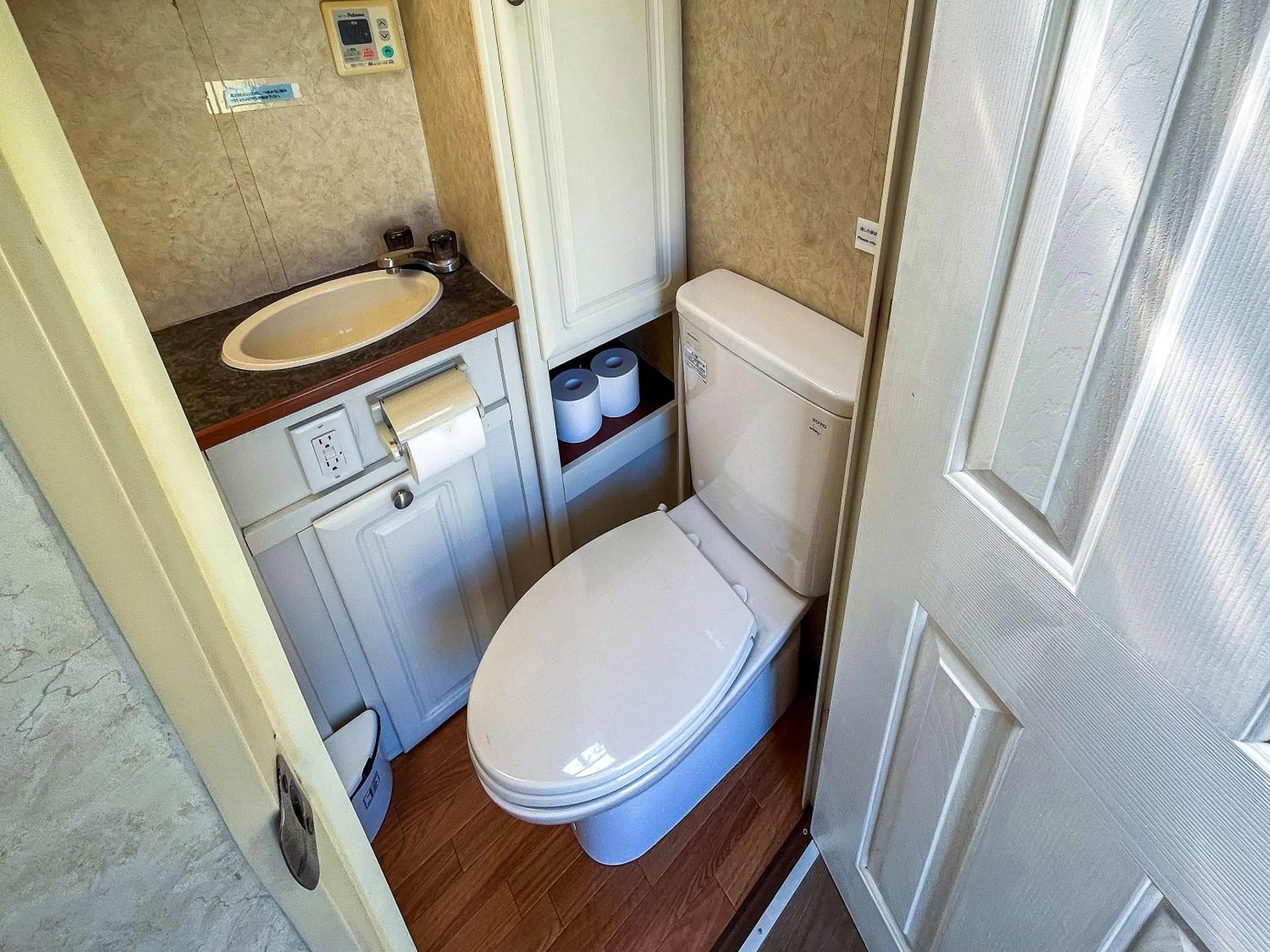 Toilet in Sea Tiger Island Inn Shodoshima