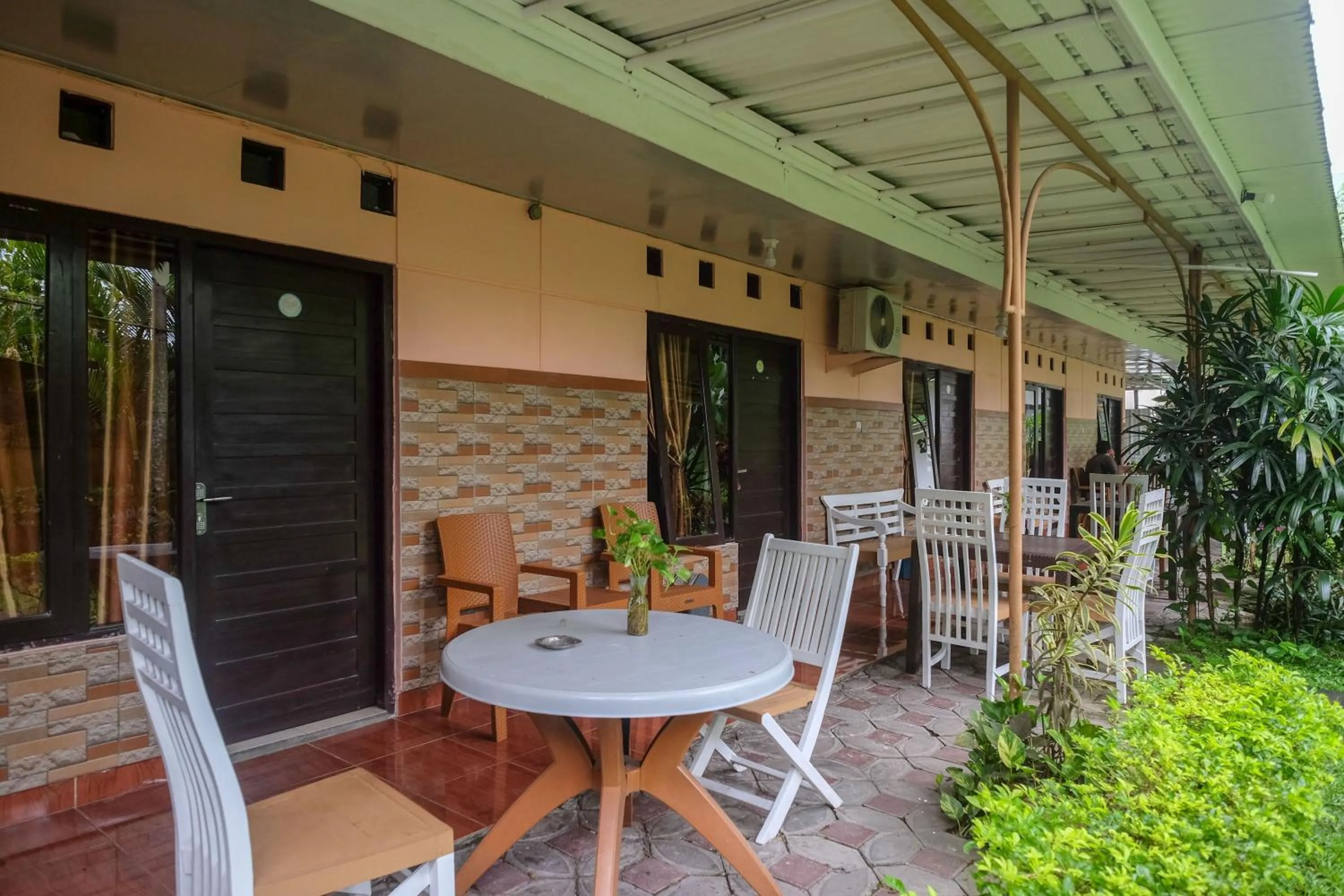 Garden in RedDoorz Syariah @ Colomadu 2