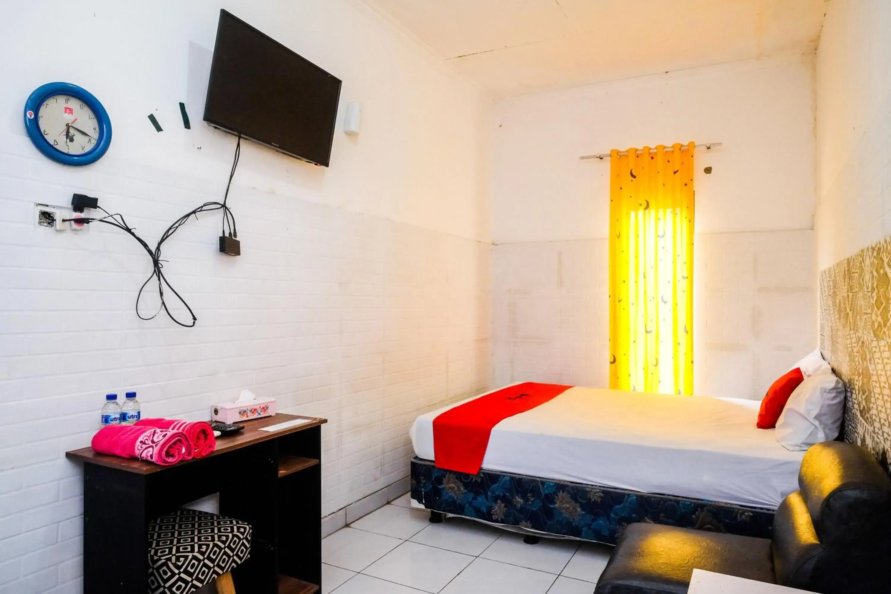 Double Room in RedDoorz Syariah @ Colomadu 2 Double Room in RedDoorz Syariah @ Colomadu 2
