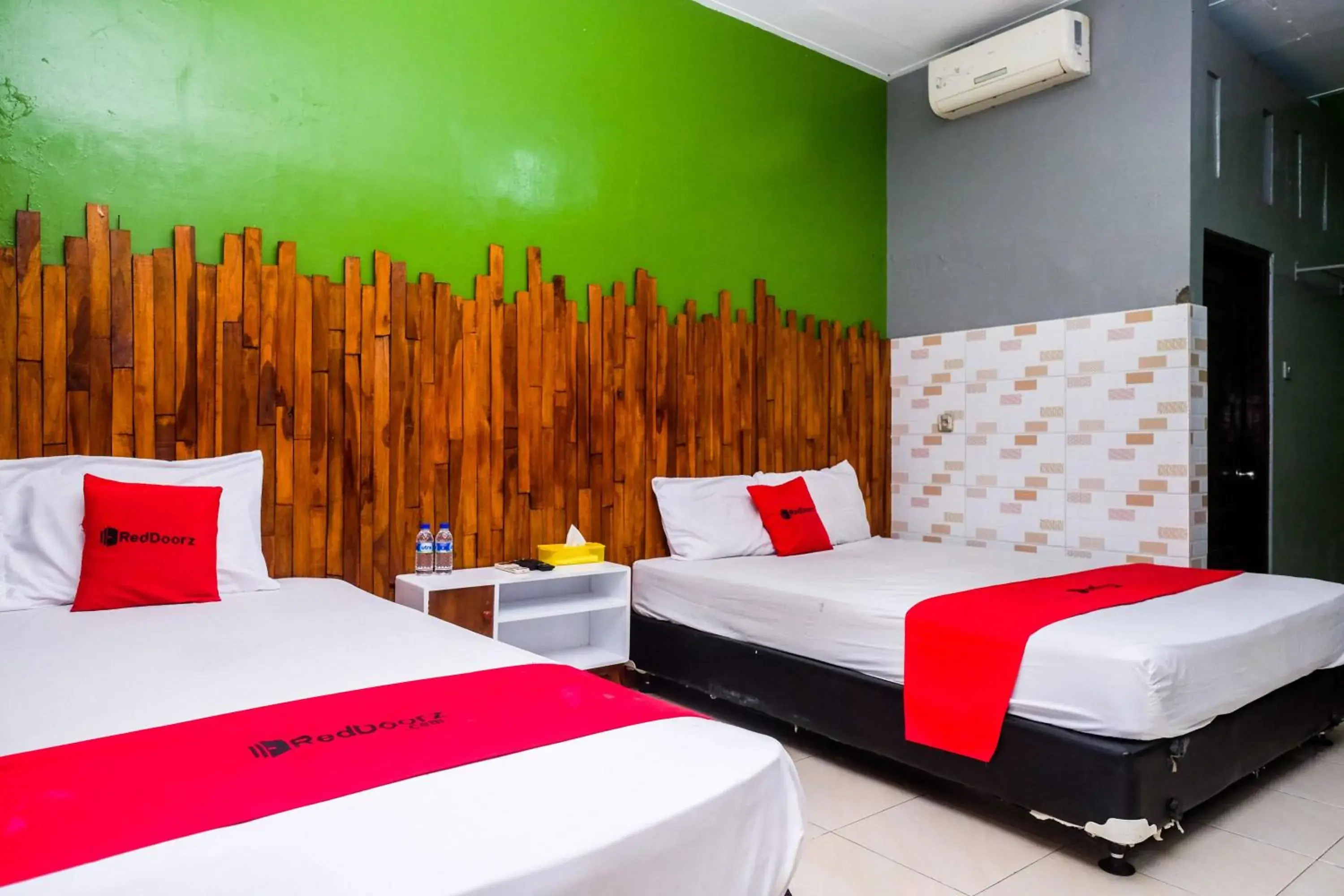 Twin Room in RedDoorz Syariah @ Colomadu 2 Twin Room in RedDoorz Syariah @ Colomadu 2