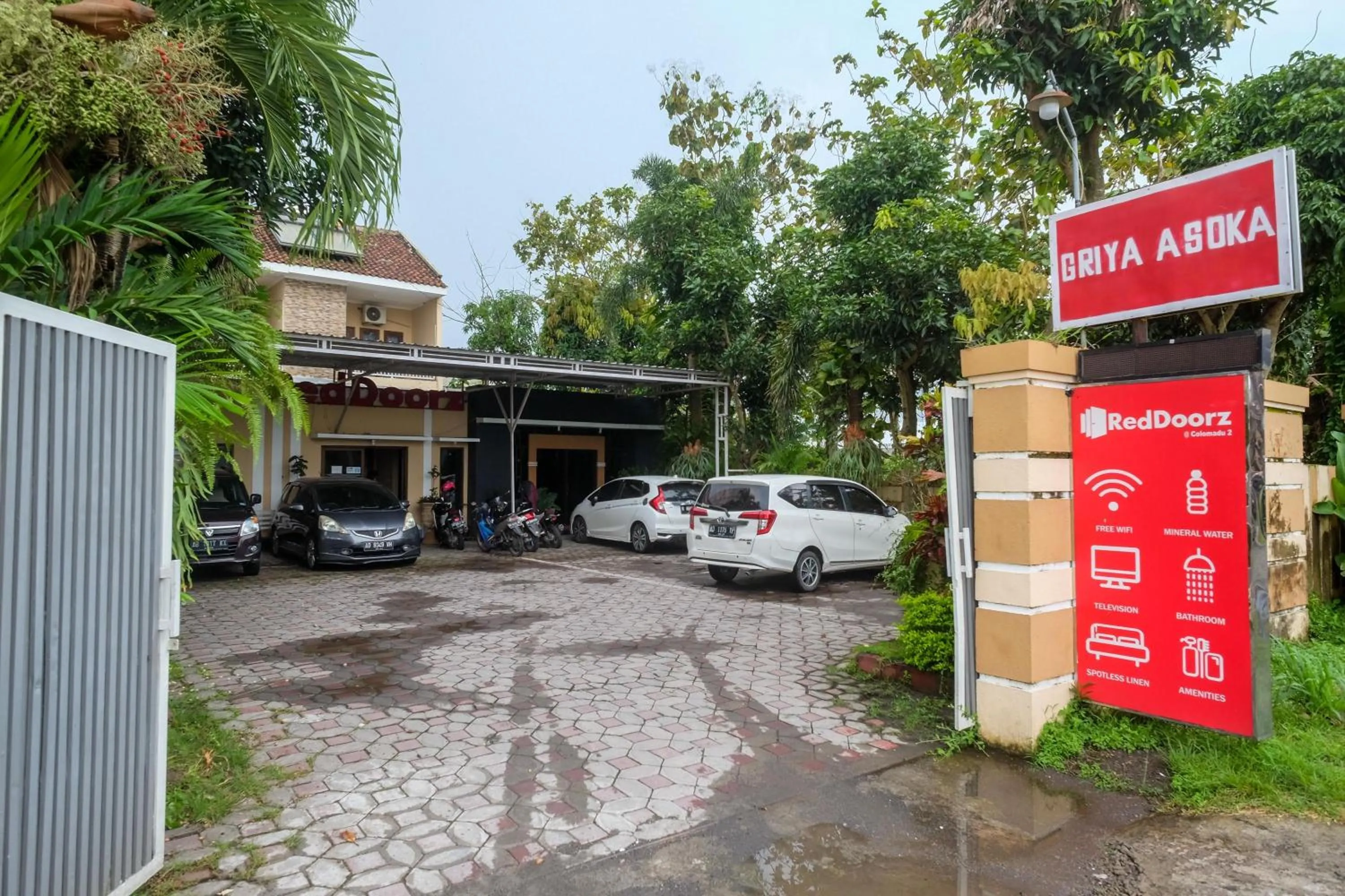 Property building in RedDoorz Syariah @ Colomadu 2