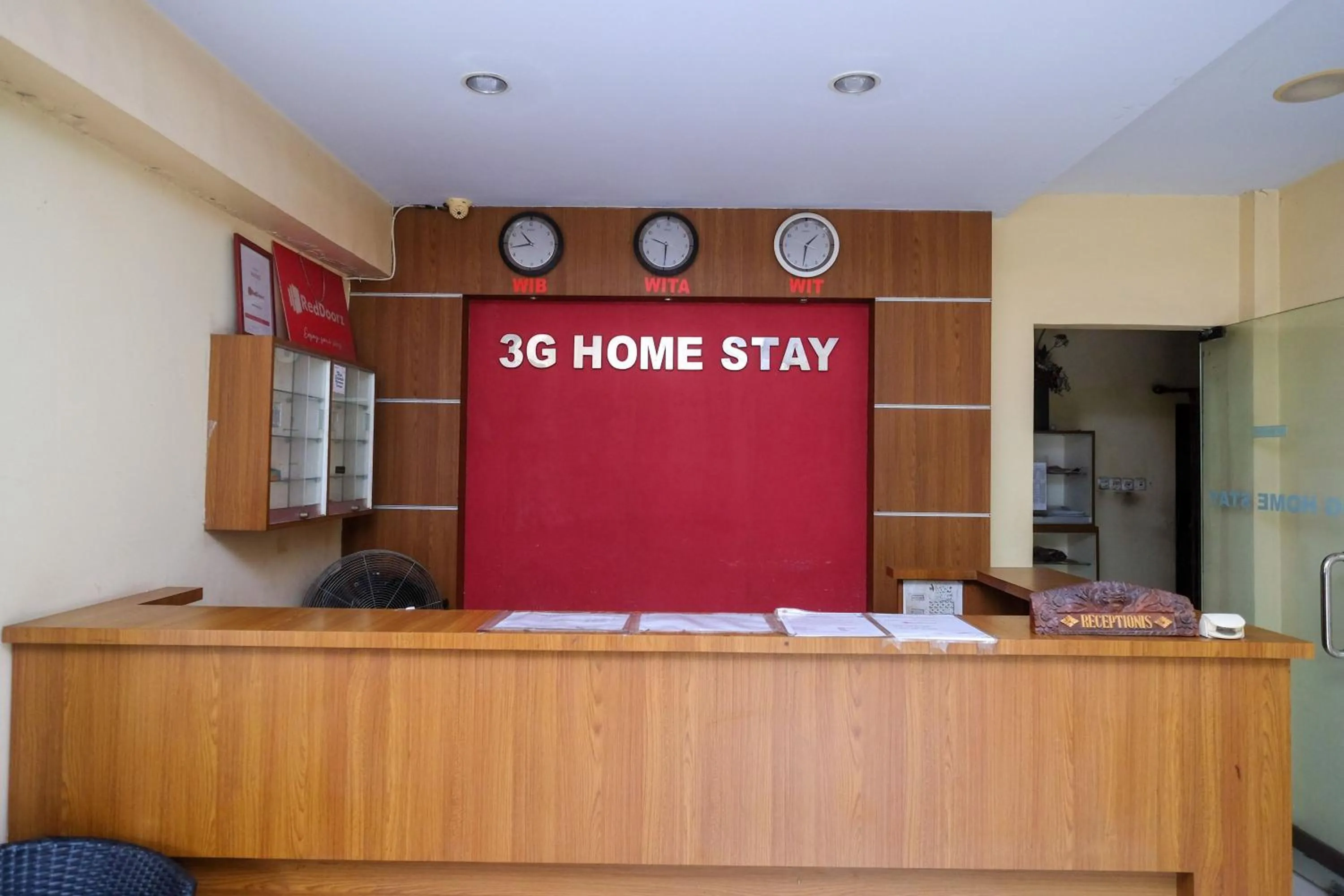 Lobby or reception in RedDoorz at Pengayoman Panakkukang 2 Makassar