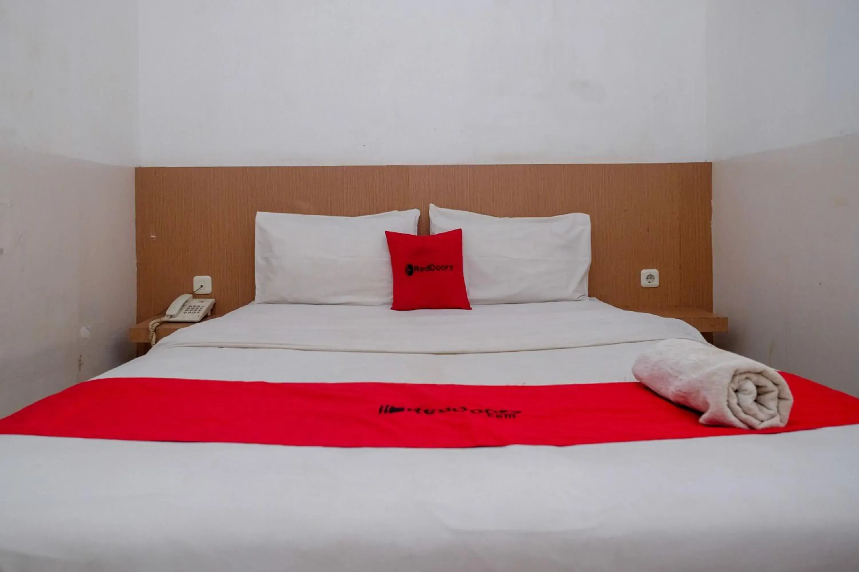 Bedroom, Bed in RedDoorz at Pengayoman Panakkukang 2 Makassar Bedroom, Bed in RedDoorz at Pengayoman Panakkukang 2 Makassar