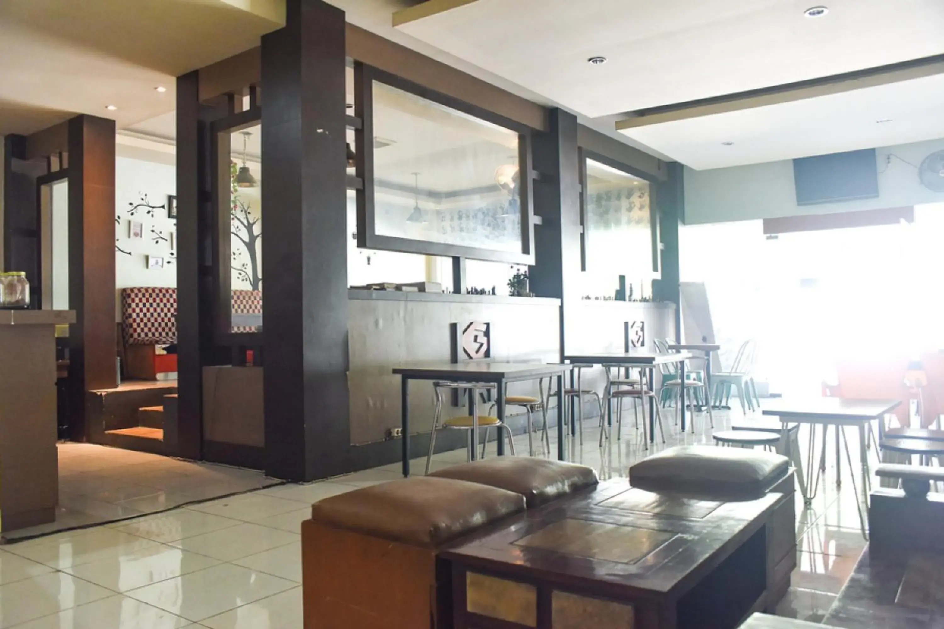 Lobby or reception in RedDoorz near Universitas Muhammadiyah Makassar Lobby or reception in RedDoorz near Universitas Muhammadiyah Makassar