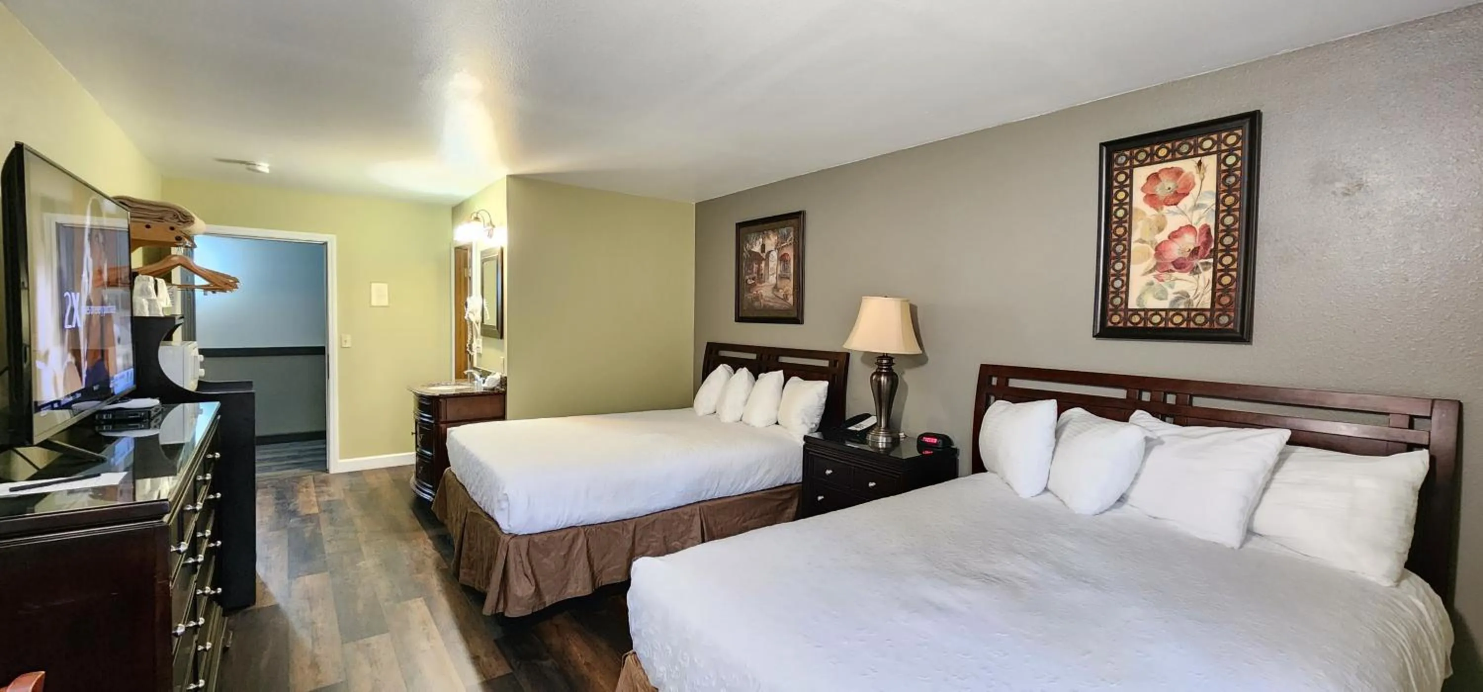 Bed in Crest Trail Lodge