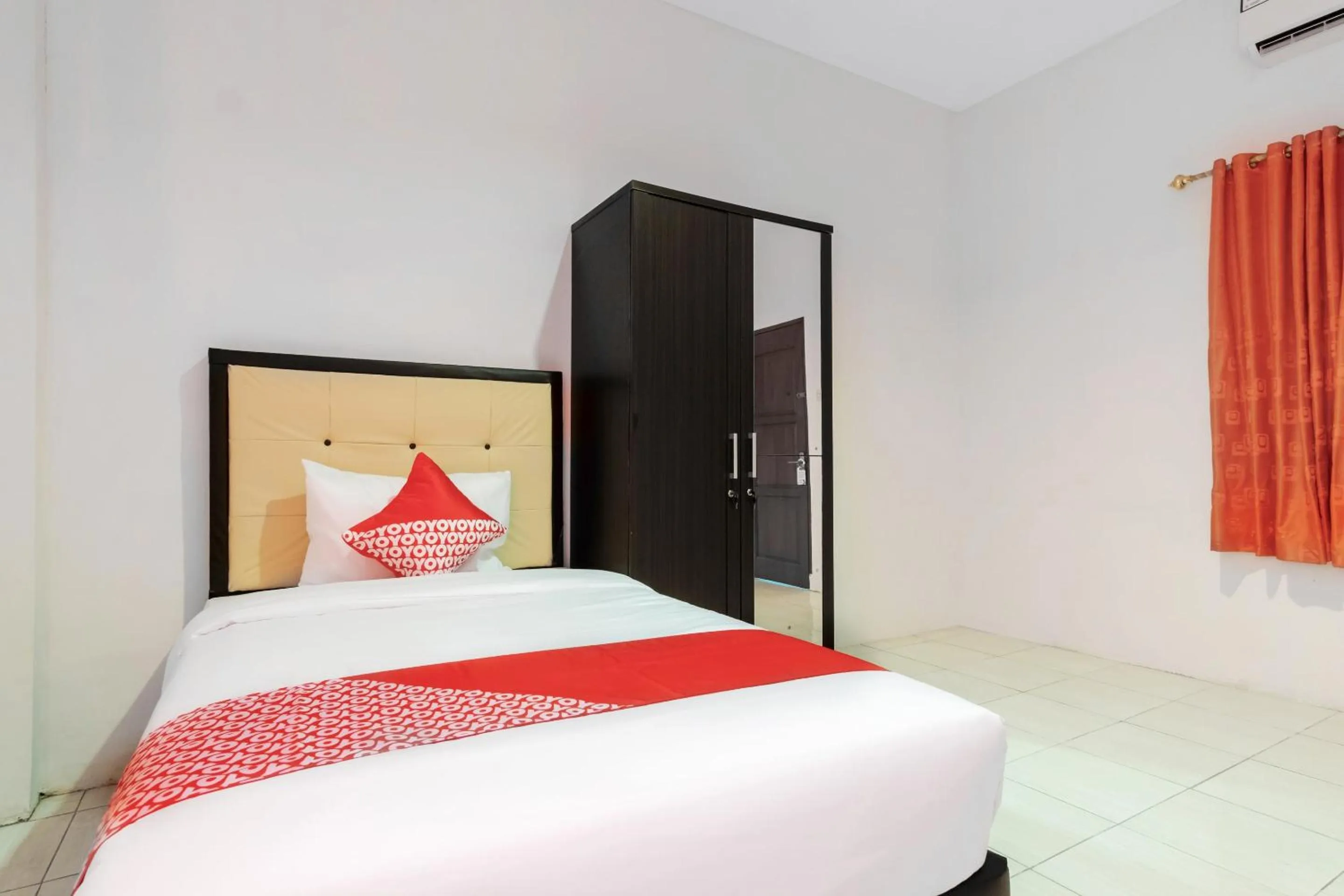 Bedroom, Bed in Hotel O Bakti Homestay