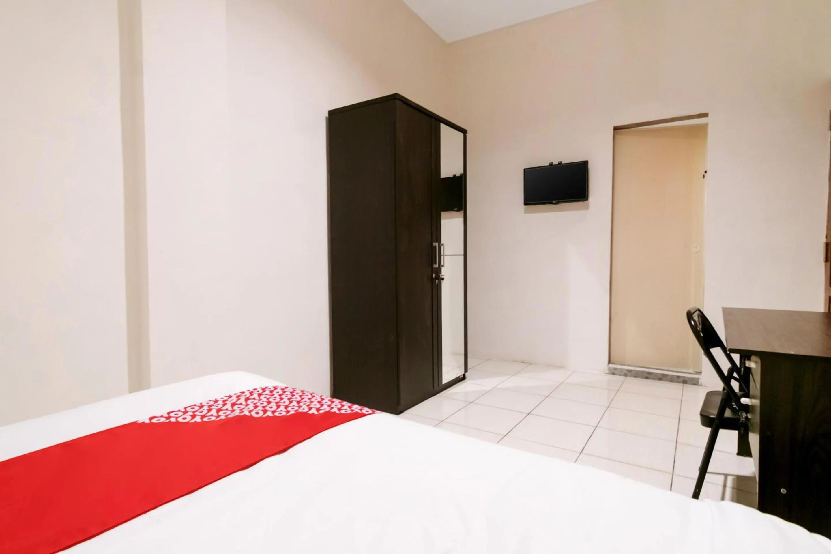 Bedroom, Bed in Hotel O Bakti Homestay