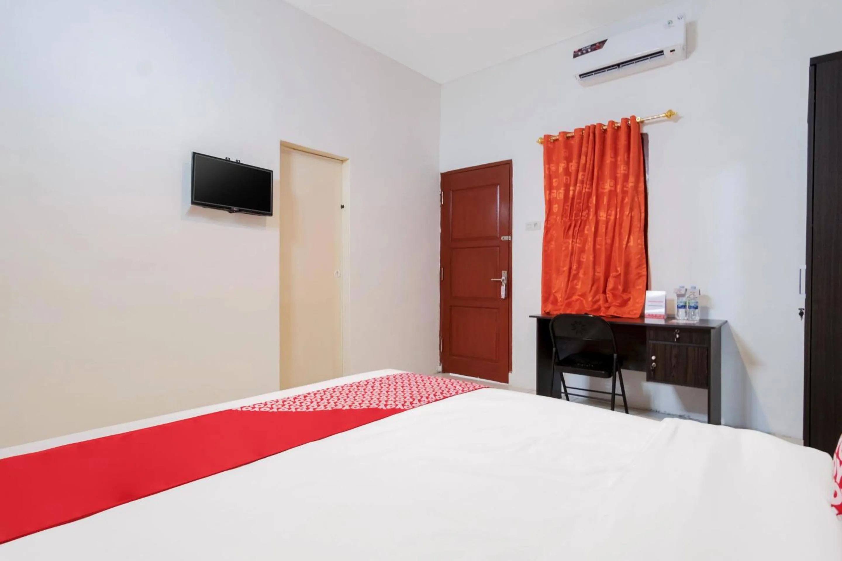 Bedroom, Bed in Hotel O Bakti Homestay