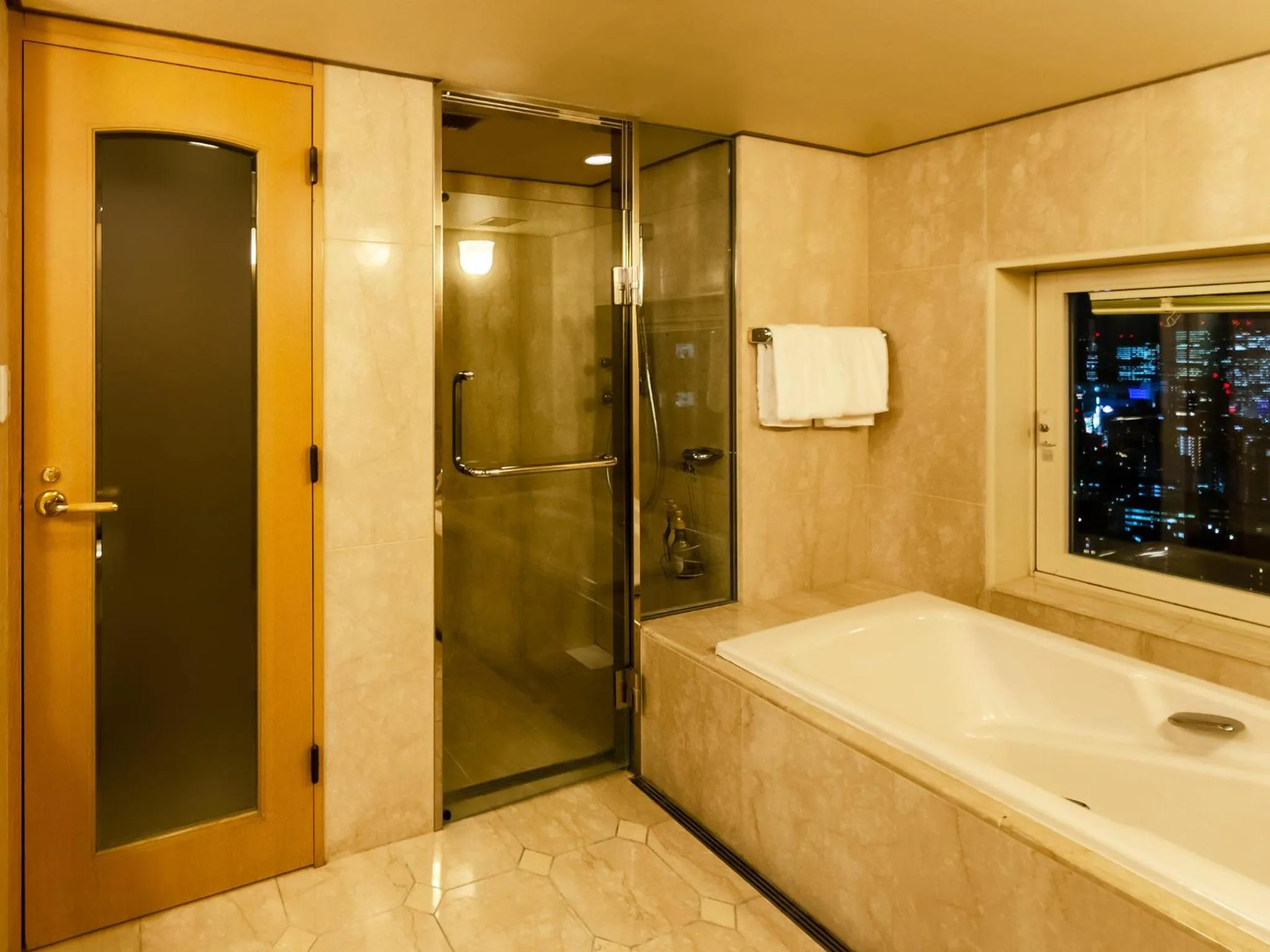 Bathroom in Ginza Creston