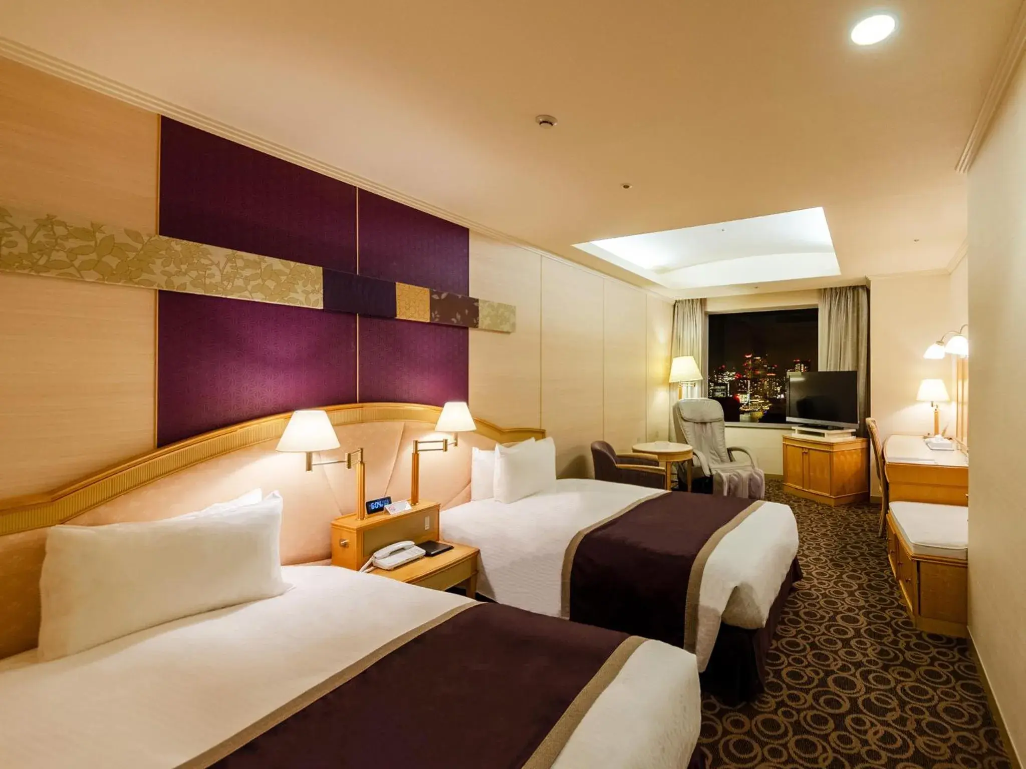 Photo of the whole room, Bed in Ginza Creston Photo of the whole room, Bed in Ginza Creston