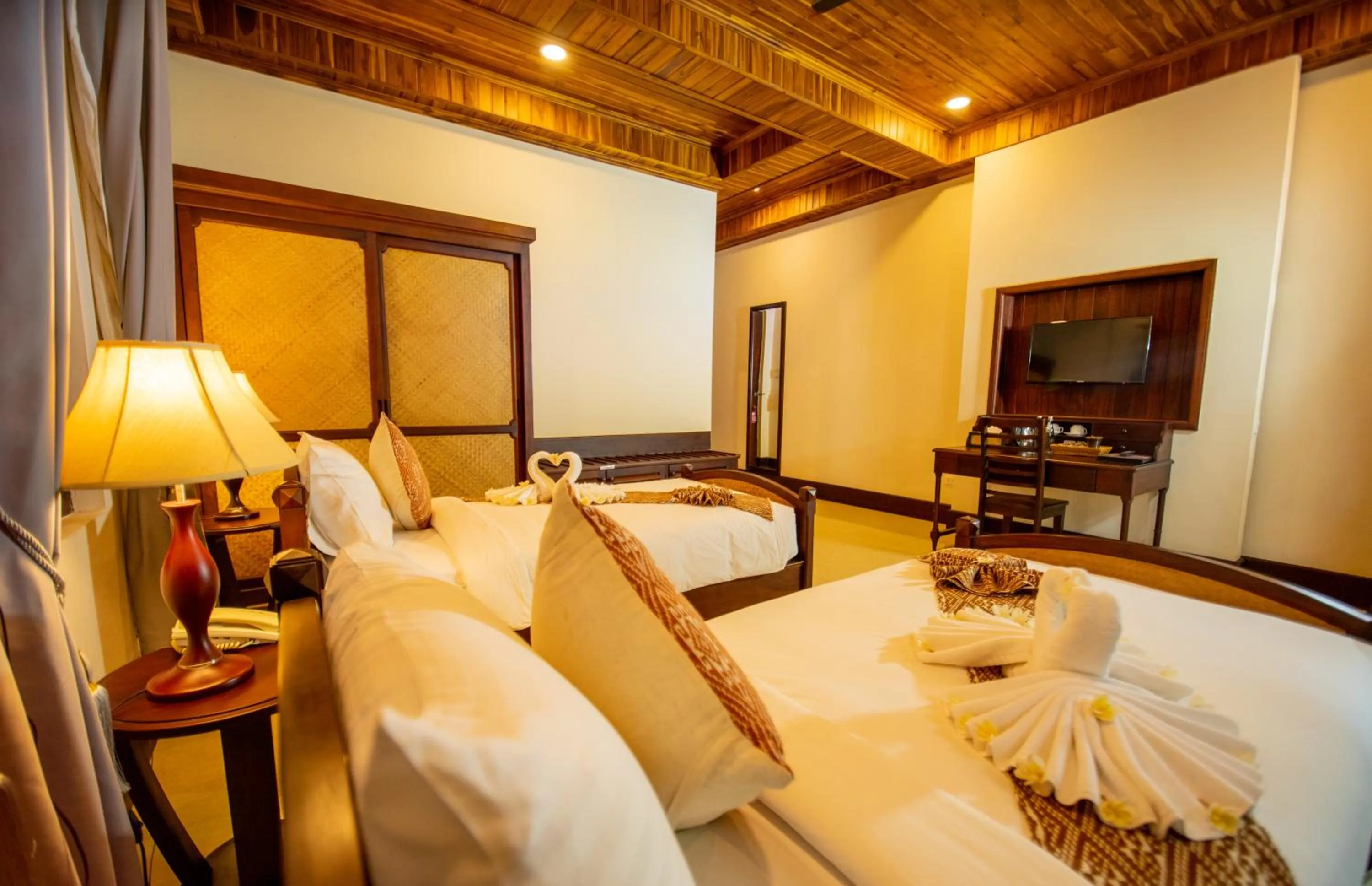 TV and multimedia, Bed in Treasure Hotel Laos